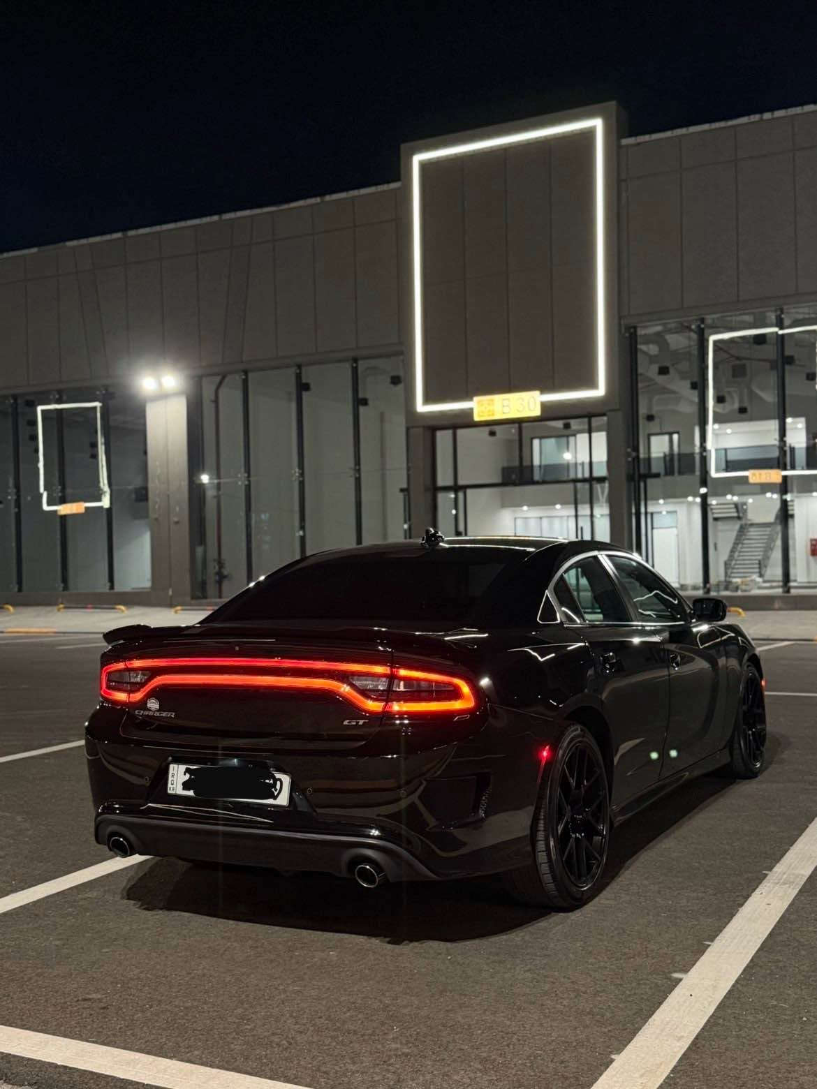 سيارة دودج تشارجر GT 2019 للبيع بأسعار مناسبة حبيت أشارككم هالسيارة الرهيبة! دودج تشارجر GT 2019 لون أسود، عداد 120 ألف ميل، أمريكي، فيها 3 قطع صبغ، ومحرك 6 سلندر 3600، وكراسي كهربائية ومريحة، مع شاشة أمامية لمسية 11 إنش، ونظام ملاحة، وكاميرا خلفية، ونظام تشغيل عن بعد، واستيرن كامل، وناقل حركة 8 سرعات، والكثير من الميزات الرائعة. السعر مناسب جدا، وإذا حابب تستفسر أو تشوف السيارة، اتصال أو واتساب ***********. موجودة بأربيل أربيل, العراق
