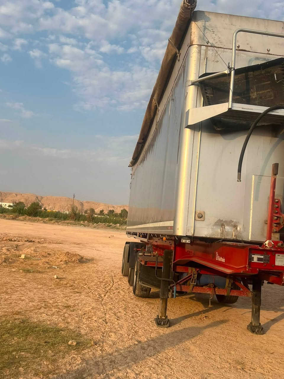 سلام عليكم. نساف للبيع طولة 10.5 يحمل 55طن حنطة فصخ وربط سليمانية
الرقم ***********
