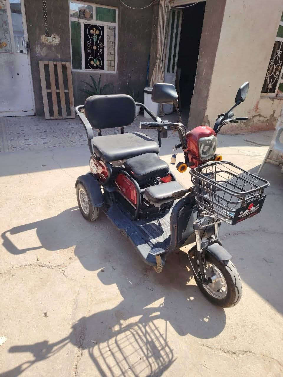 دراجه شحن للبيع نضيفه وكامله مكاني حله حي جزائر  السعر 300بيه مجال الاستفسار لاتصال    ***********
