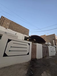بيت لبيع بشارع المطار الجديد قرب اسواق دكان مكان راقي البيت بصف الشارع...