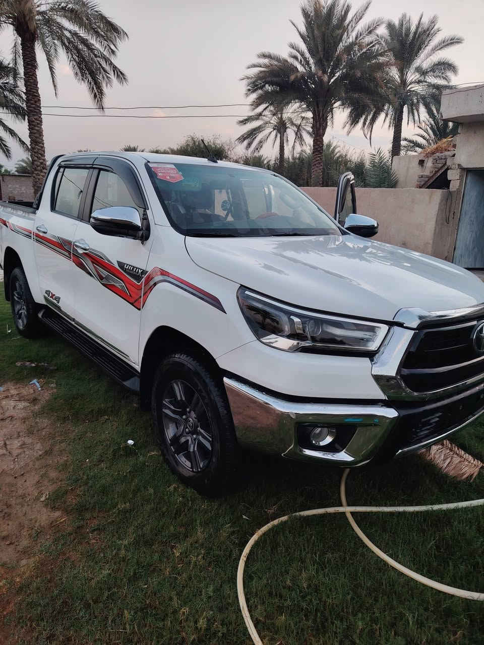 هايلوكس فور ويل ٢٥ جديده على وضع الشركة ساز رقم بغداد عداد 20 ألف الاتصال ***********
