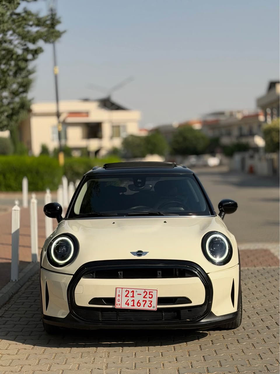 Mini Cooper 2023 
مینی کووپەر  مۆدێلی ٢٠٢٣ سەیارەکە ١پارچەی بۆیاخە نمونەیە لە جوانی , تەنها 14km ڕۆشتوە بیلاد سەقف ڕەش   مەکینە 1.5 twinpower turbo بێ مەسرەف پێش و پشتی کەپسە .
فول مواسەفات - کوشن گەرم - ئەوتۆ ستارت - شاشە گەورە -گێچ دیجیتاڵ-ڕادار-ئاوێنە شەفت- پانۆراما- لایتی پێش و پاش لید - ناو لید بیلاد زیاتر لە ١٠ ڕەنگ ئەگۆڕێت-سەیارەکە ٣مانگ ژمارە کاتی لەگەڵدایە 
١٤٨گەڵاو کەمێک مەجال
***********

سيارة ميني كوبر  موديل 2023، السيارة ١قطعە سبغ مثال في الجمال، ماشية فقط 14000 كم، لونها أبيض مع سقف أسود.
محرك 1.5 تيربو TwinPower اقتصادي بالوقود، والسيارة من الامام والخلف كبس.
 مواصفات:
* مقاعد مدفأة
* تشغيل أوتوماتيكي
* شاشة كبيرة
* عدادات ديجيتال
* رادار
* مرايا شفط
* بانوراما
* أضوية أمامية وخلفية LED
* إنارة داخلية LED يتغير لونها لأكثر من 10 ألوان
* والعديد من المواصفات الأخرى.
***********
سعر ١٤٨رقە مجال ب السليمانية, العراق
