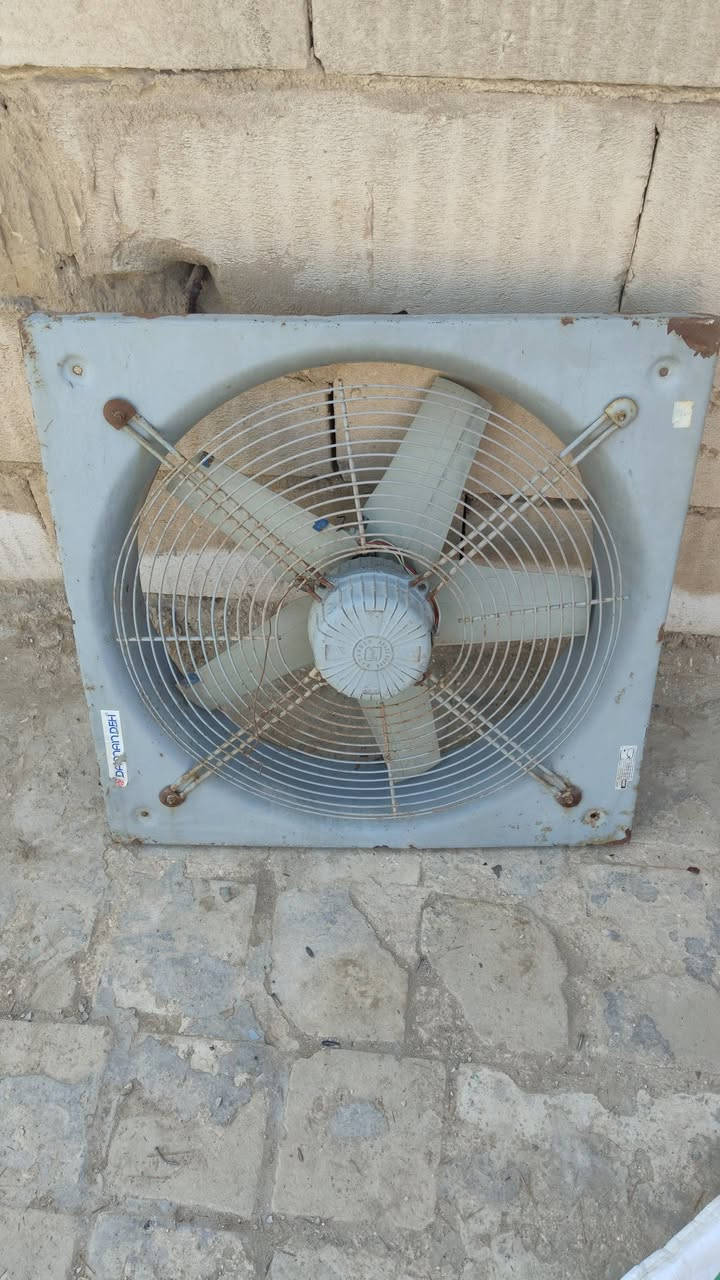 سلام عليكم 
مفرغه محلات او مخازن شغاله بسعر 50 وبيه مجال
كيزر حجم متوسط شغاله سعرها 35
مكاني ديوانيه مهناويه
رقمي ***********
