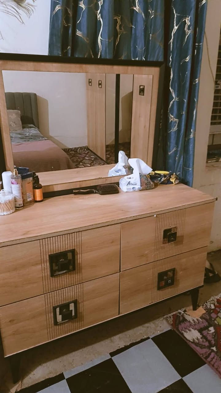 سلام عليكم عندي غرفه تركيه نضيفه كلش نفر ونص اخت جديده لعنوان جسر ديالى لقديم ***********
