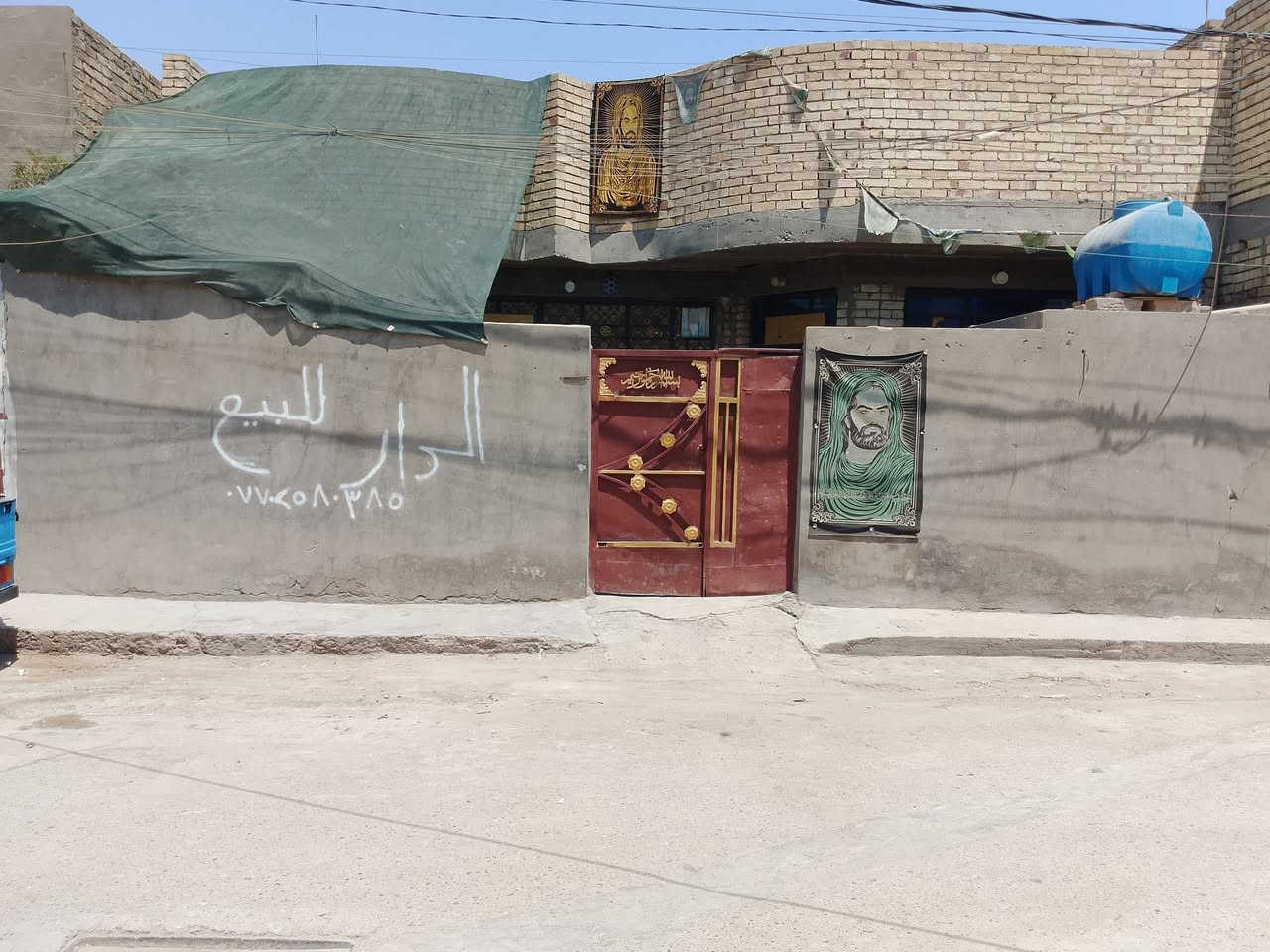 سلام عليكم بيت للبيع مساحه 200متر بناء طابوق موقع مدينه الصدر حي طارق القديم قرب معمل الغاز الاستفسار الاتصال ع رقم ***********
