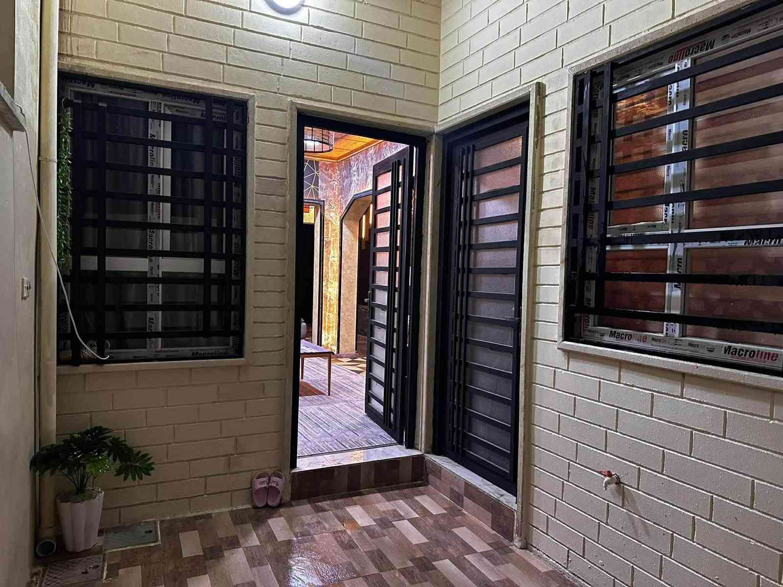 🏠 للبيع منزل  بسعرررررر جدا مناسب في حي السماح
📍 الموقع: حي السماح – قرب أسواق آدم
📜 سند طابو الزهور
📐 المساحة: 100 متر
📏 الواجهة: 5 متر
🏢 طابق ونص

🔹 الطابق الأرضي:
غرفة نوم + هول + استقبال + مطبخ + صحيات

🔹 الطابق الثاني:
غرفتي نوم

🛋️ البيت يُباع مع أثاث بسيط

📞 للمزيد من المعلومات الاتصال على الأرقام
***********
***********
 أو مراجعة مكتب عين الفهد 
📍 حي السماح – سايدين المشاعل– قرب جامع طه

فرصة سكنية مميزة بموقع جيد وسند أصولي.
