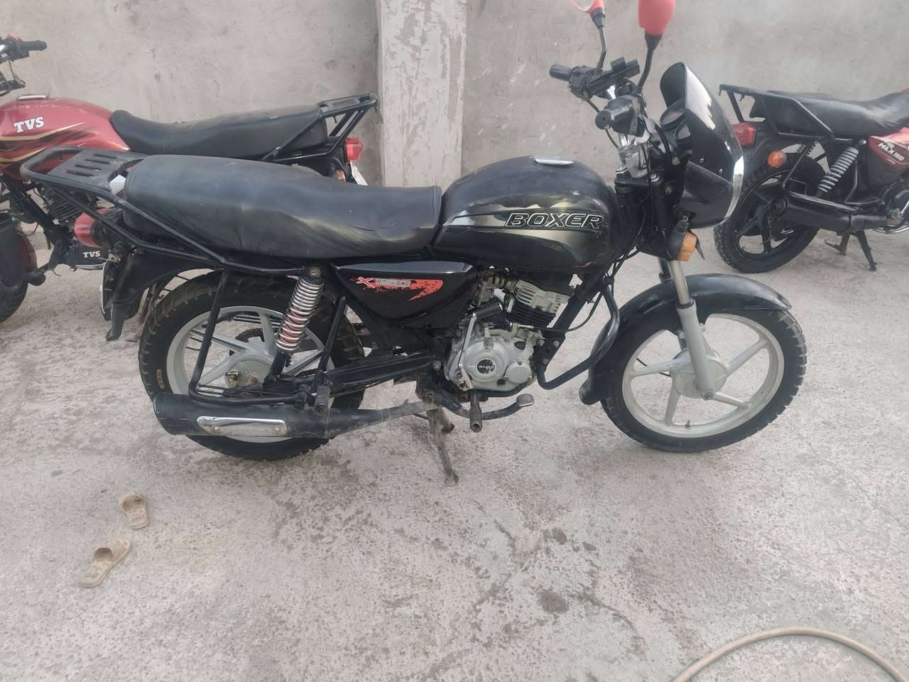 سلام عليكم بوكسر كلاسك موديل 2017 رقم بغداد سنويه ولوحات تحويل  مباشر نكره سلف بكل وقت مكينه لانضوح لاتبخير لاصوت تايرات جدد بريكات كهربائيات شغاله صاحبه يريد تحويل سعر 950 بيهه مجال بصيط سكن بغداد بوب الشام ***********تصل
