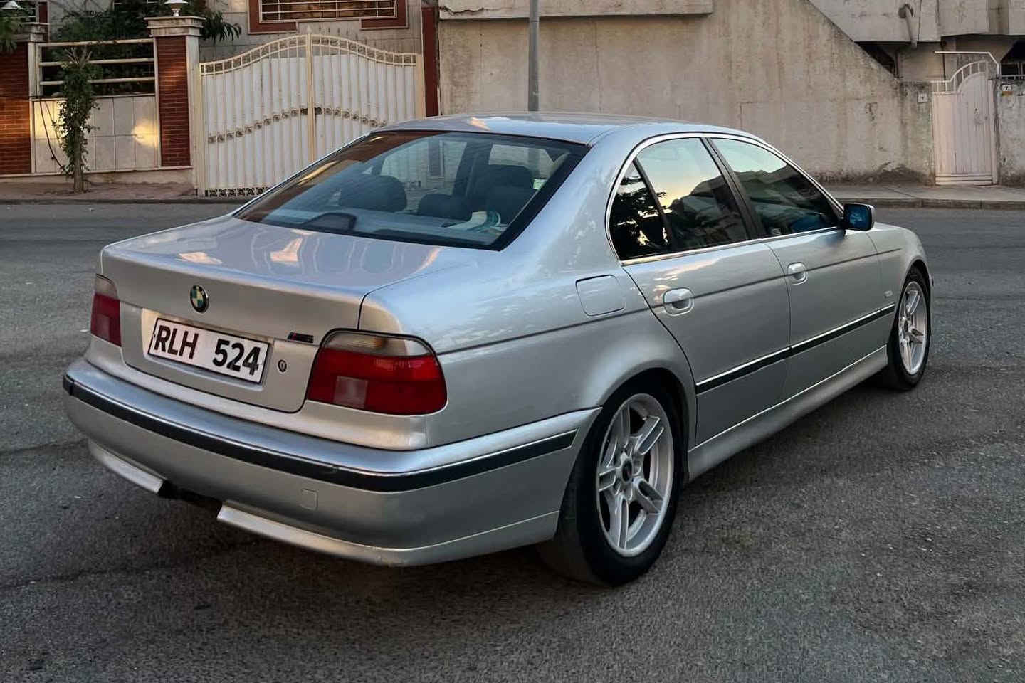 بی ئێم دبلیو 2000 سەقەر e39 
مەکینەی ٥۲۸ ی دەبڵ دیجیتاڵ 
مواسەفاتی کوشن جڵد و
 سیاحی و هیتەر 
سوکان ئێم و ڤۆلیۆم و
 تەحدید سرعە
ناو فۆرمیکا
لایتی ئەڵقە و عەدەسە

سعر لە کۆمێنت داوابکە ڕاستەخۆ بۆت دیت 📩 

تەبرید سارد و گەرمی لەسەر سویچ
بۆیخێ سەخف و حیزام بە شەرت
شوێن پیرەمەگروون

ژمارەی خاوەنی 
***********
واتسئەپی لەسەرە
