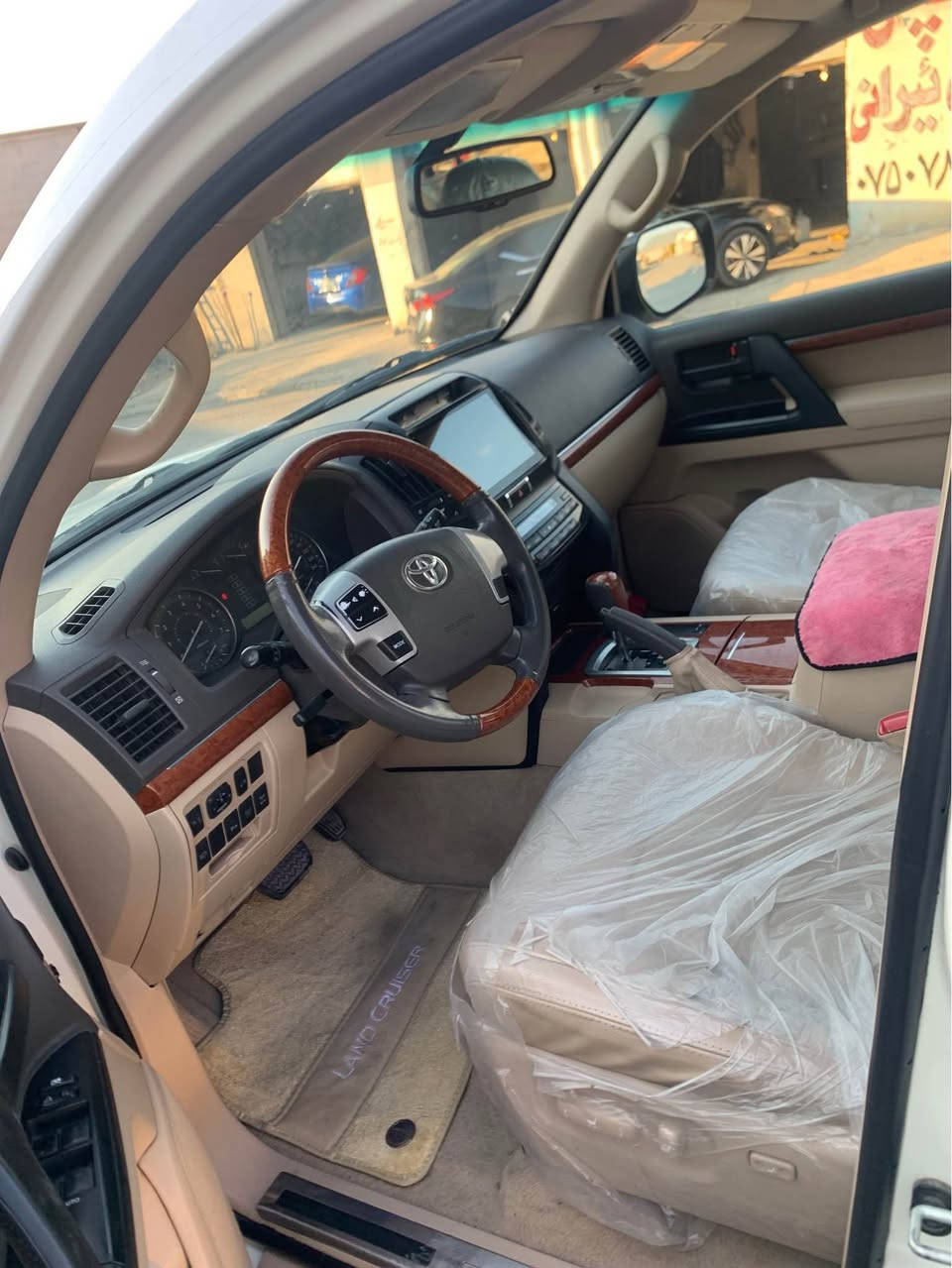 Toyota Land Cruiser 2014
GXR V8
١٦٠هەزار رۆشتوە 
بێ بۆیاخە ٢ پەلە ساردی هەیە 
شەریکە جیهان 
گێرو مەکینە بە شەرت 
رەقەموو سەنەوی نویە بە ناوی خۆمەوەیە 
*********** سوران, أربيل
