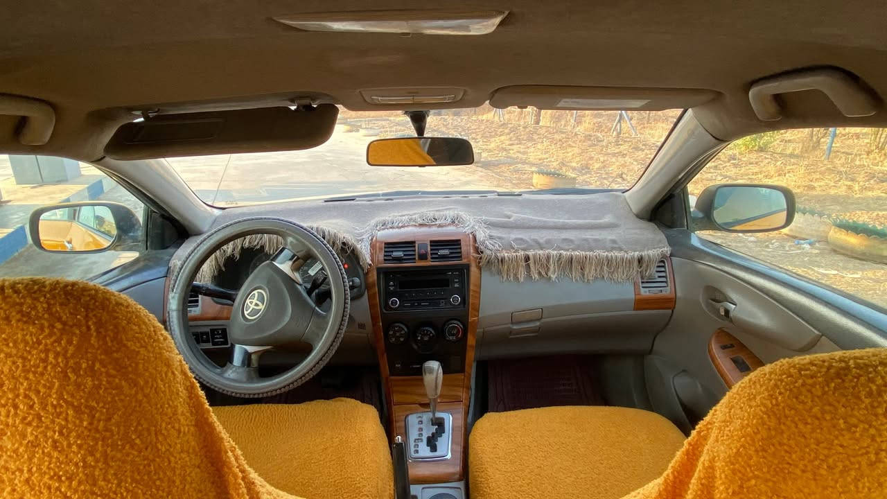 کرۆلا ٢٠١٠ ئەمریکی شتیکی جوانوپاکو بیکیشە گیرومەکینەو تاخم پیشوو دواو تەبریت بەشەرت مەکینە ٢٠١٩ بۆبەستراوە  یەک چەملخی پیشی شتیکی بەسیتی هەو بەناوخۆمانەوەیەو سەنەوی تا ٢٧ تازەیەو نەقابەی سفرەو   بەچواردەورا یەک دوو جی مەعجونی هەیەو باقی بەشەرت دەفتەر بەنزینشی هەیەسعری ١٠٥ مەعامەلە 
***********
***********
