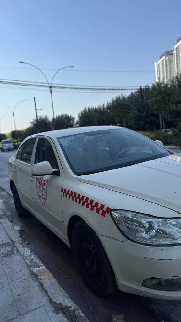 سکۆدە ٢٠١٣
گێر مەکینە تەبریت تەقەو رەقە بە شەرت
٤ پارچەی سبوخە بێ ژۆری 
پێشی کەپسە  یەک جەمپی خەفیفی پشتی هەیە
٤ تایە ی نوێ لە سەرە 
مەکینە ١٦ بیلادە
مالی ئیش پێ کردنە
رەقەموو سەنەوی نوێ تا ٢٠٢٨
نرخی : 85 مجال
***********
*********** أربيل, العراق
