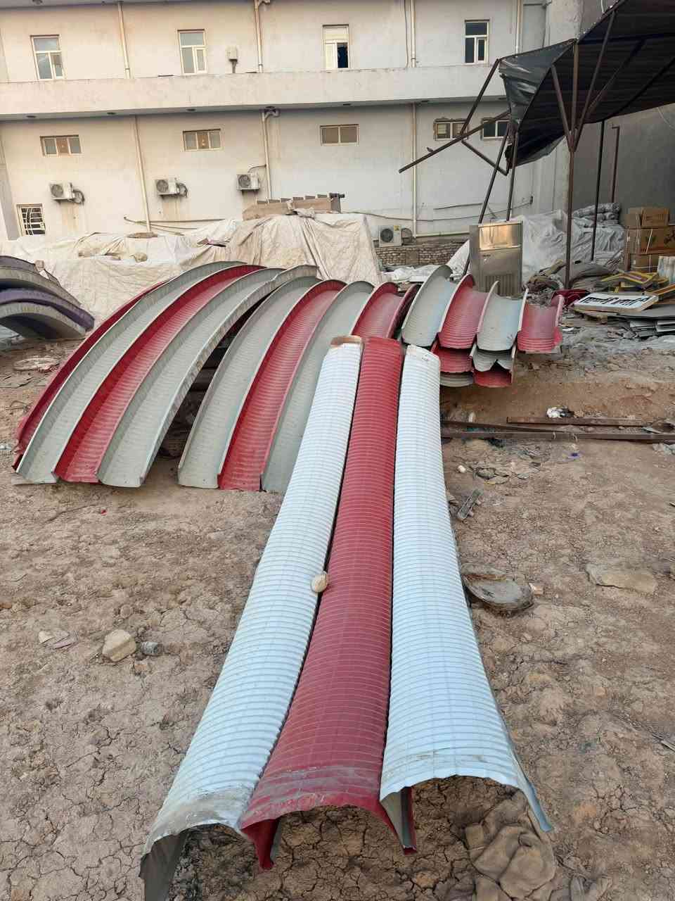 سلام عليكم
سقفيه كيسبان جديده العام شديتها
قياسه 11 متر
ونزاله ٣امتار 
مع سااقيه 
ودنك
للاستفسار ***********
