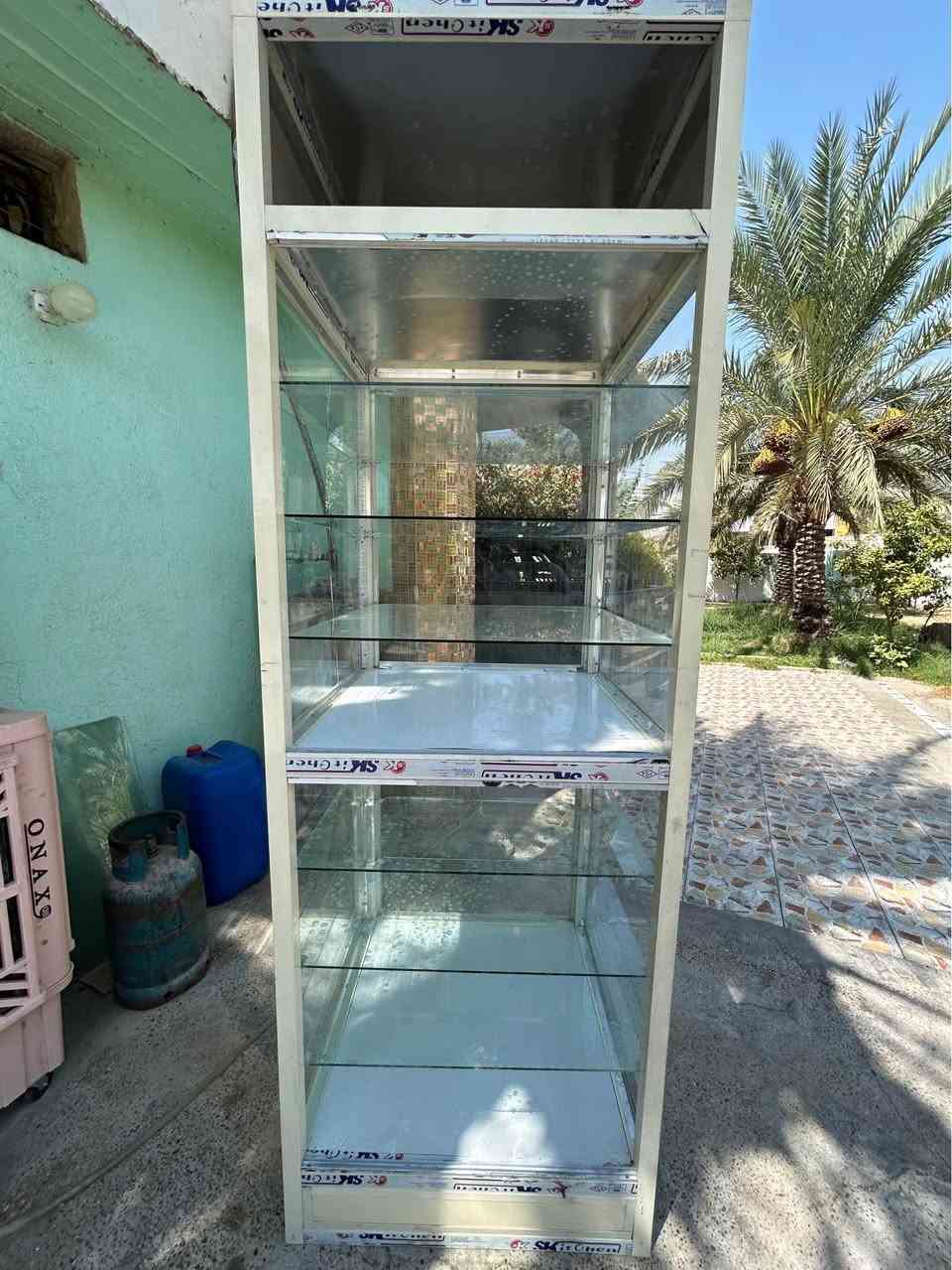 السلام عليكم الفاترينا للبيع تفصال ألمنيوم ثقيل وجام بيها فطر بجامه من الجامات مامأثر عليها ارتفاعها تقريباً 2.5 وعرضها 80 مربع نضيفه جداً اللي تفيده ينطيني بيها سعر وهذا رقمي *********** مكاني بابل Singapore
