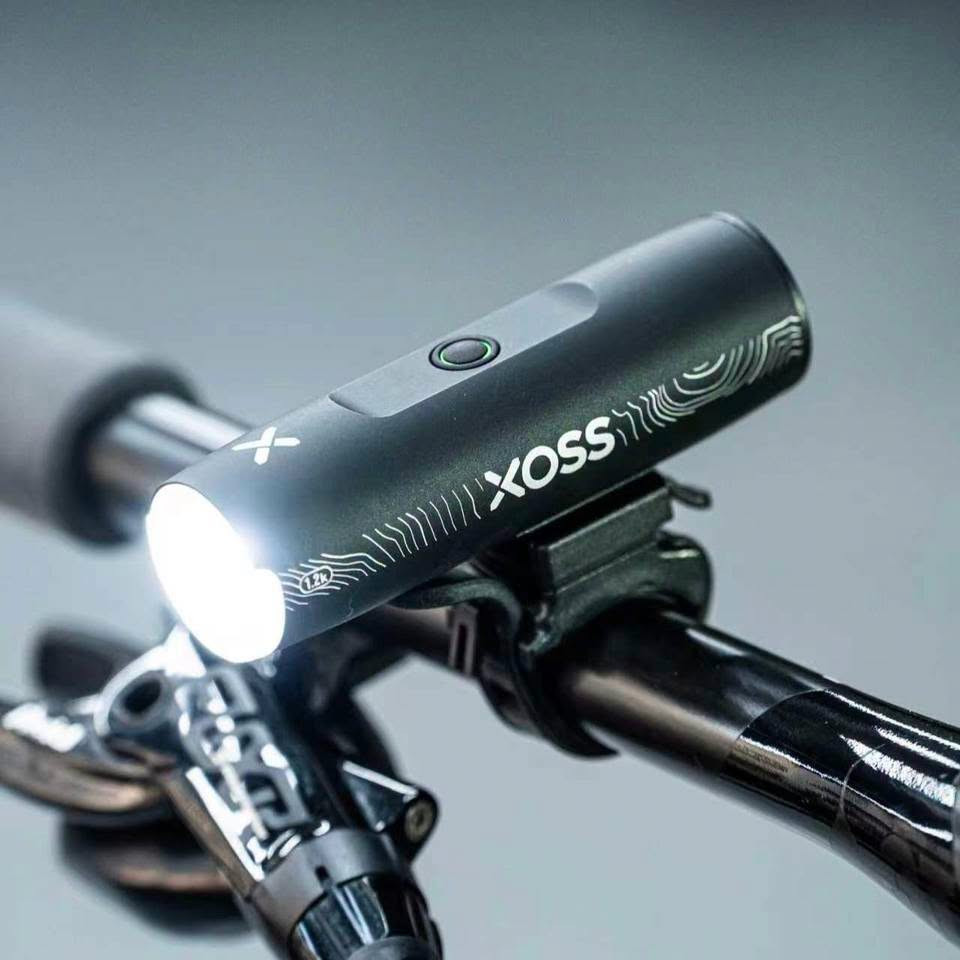XOSS • ١٢٠٠ لومن • مستشعرات Vortex