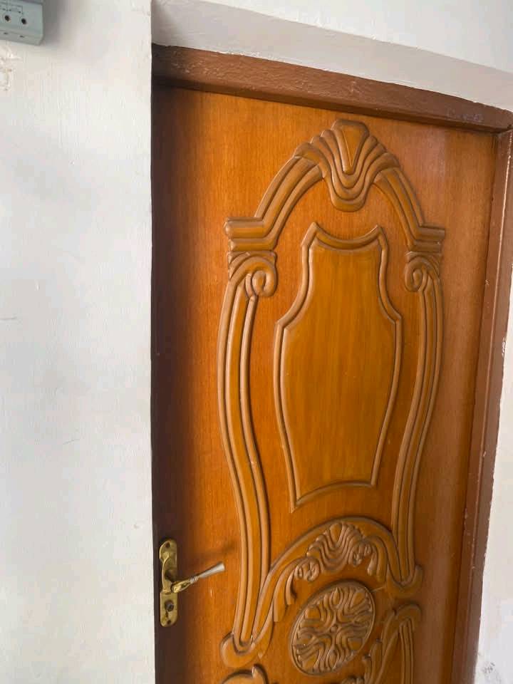 🏠 بيت للبيع  او مراوس – العروبة

📍 الموقع: العروبة، خلف مركز 7 نيسان
📌 قريب من الشارع العام

📐 المساحة: 150 م²
📏 الواجهة: 10 م
📏 النزال: 15 م

🏡 يتكون من طابقين:

🔹 الطابق الأول:
• غرفة نوم
• صالة
• استقبال
• مطبخ
• صحيات

🔹 الطابق الثاني:
شقة معزولة بالكامل، تحتوي على:
• غرفتين نوم
• صالة
• مجمع صحيات

📞 📞 للاستفسار والمراجعة:
مكتب المحيط لبيع وشراء العقار – الديوانية
📍 شارع الحولي – خلف جامعة القادسية – قرب غسل غريب الطوس

☎️ ***********
☎️ ***********
📲 واتساب متوفر على الأرقام أعلاه

🏠 مكتب المحيط… عنوانكم الموثوق
واتساب متوفر 📲
