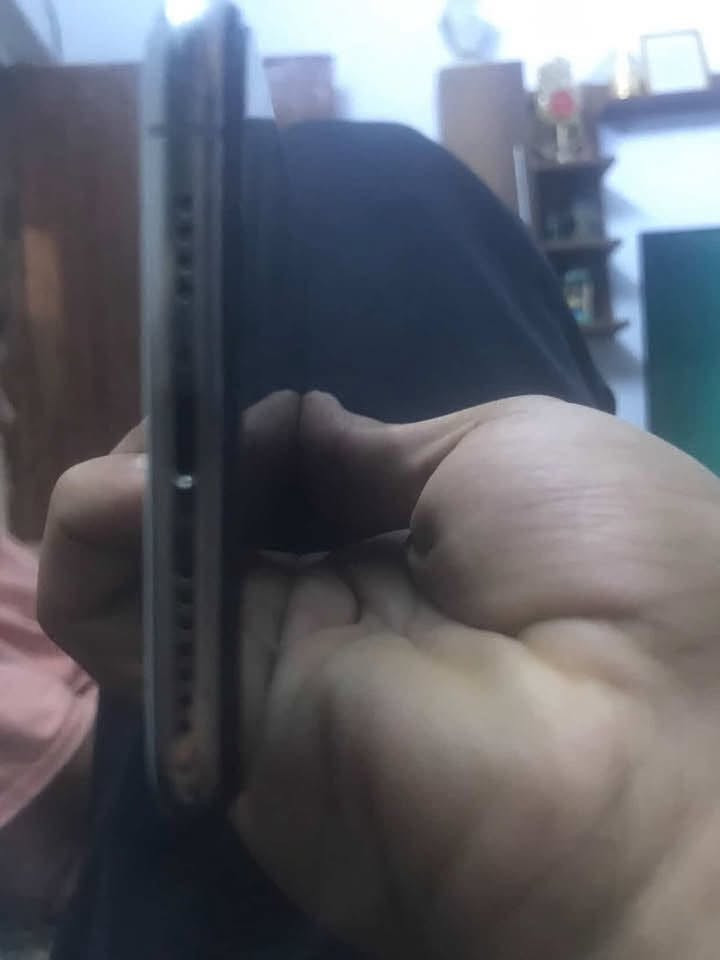 آيفون اكس ماكس مآبي شخط واحد مامبدل ايشي بي بطارية 🔋 72 ذاكره 64 السعر 250 مكاني بغداد البلديات الهاتف***********

نص مكتوب في الصور:
- 5:53 البطارية حالة البطارية والشحن رسالة مهمة حول البطارية حالة بطاريتك متدنية جدًا. يمكن أن يبدل أحد مزودي خدمة Apple المعتمَدين البطارية لاستعادة الأداء والطاقة القصويين. العثور على خيارات الخدمة... الحد الأقصى للقدرة 72% هذا قياس لقدرة البطارية مقارنة بقدرتها عندما كانت جديدة. قد تتسبب القدرة المنخفضة بتقليل ساعات الاستخدام بين عملية الشحن والأخرى. أقصى قدرة للأداء تدعم بطاريتك حاليًا الأداء الطبيعي وقت الذروة. شحن البطارية المحسن للحد من استنزاف عمر البطارية، يتعلم الـ iPhone من عادات الشحن اليومية، بحيث ينتظر ولا يتجاوز 80% حتى يحين موعد حاجتك إلى استخدامه.
- الإعدادات عام إدارة الإعدادات والتفضيلات العامة على iPhone، مثل تحديثات البرامج ولغة الجهاز وكاربلاي والإرسال السريع والمزيد. حول تحديث البرامج مساحة تخزين iPhone AppleCare والضمان الإرسال السريع البث السريع والاستمرار صورة داخل الصورة كاربلاي التعبئة التلقائية وكلمات السر
