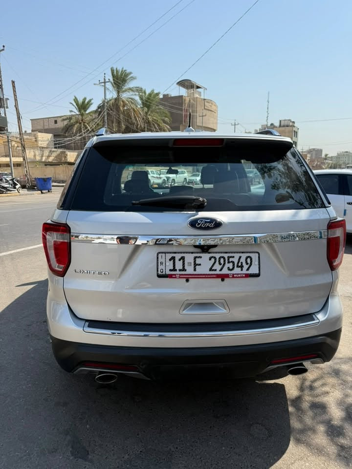 🚨 (( فورد إكسبلورر 2019 - لميتد Limited للبيع )) 🚨

📌 بيانات السيارة الأساسية:
🔹 الموديل: 2019
🔹 الفئة: Limited (اللميتد - أعلى فئة)
🔹 المحرك: 3.5 لتر V6 (قوة 290 حصان)
🔹 القير: أوتوماتيك 6 سرعات
🔹 نظام الدفع: خلفي (RWD) - ميزة ممتازة للصيانة واستهلاك الوقود
🔹 عدد الكيلومترات: 66,000 كم فقط (ماشية قليلة جداً بحسب العمر)

✨ الكماليات والتجهيزات (فل أوبشن):
✅ مقاعد جلد(تدفئة وتبريد وخزن مقعد السائق)
✅ فتحة سقف بانورامية كبيرة (Panoramic Roof).
✅ شاشة لمس كبيرة ملونة مع نظام SYNC 3.
✅ سماعات أصلية نظام صوتي محيطي (Sony) بـ 12 سماعة.
✅ كاميرا خلفية + مستشعرات ركن أمامية وخلفية (Sensor).
✅ مثبت سرعة تكيفي (Adaptive Cruise Control).
✅ مصابيح LED أمامية وخلفية + مصابيح ضباب.
✅ التاير مقاس 20 بوصة أصلية.
✅ أنظمة أمان متكاملة: 7 وسائد هوائية، نظام مراقبة النقاط العمياء (BLIS)، وفرامل طوارئ أوتوماتيكية.
حادثها بجم مبدله جاملغات ثنين وبنيد نفس اللون 
السياره ما بيها اي نقص محرك وكير وتبريد خير من الله 
سنويه وهزه جدد السعر ١٨٠ وبيها مجال
مكاني كربلاء للاستفسار(***********)
