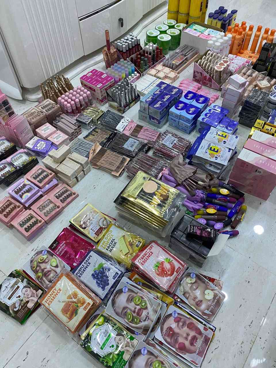 السلام عليكم بضاعة مكياج للبيع اسعار كلش مناسبة بيع شلعة وحدة البضاعة بيهه قوائم وبل اسعار ماقصر وياك عنواني السماوة حي جمهوري رقمي بي واتساب ***********
