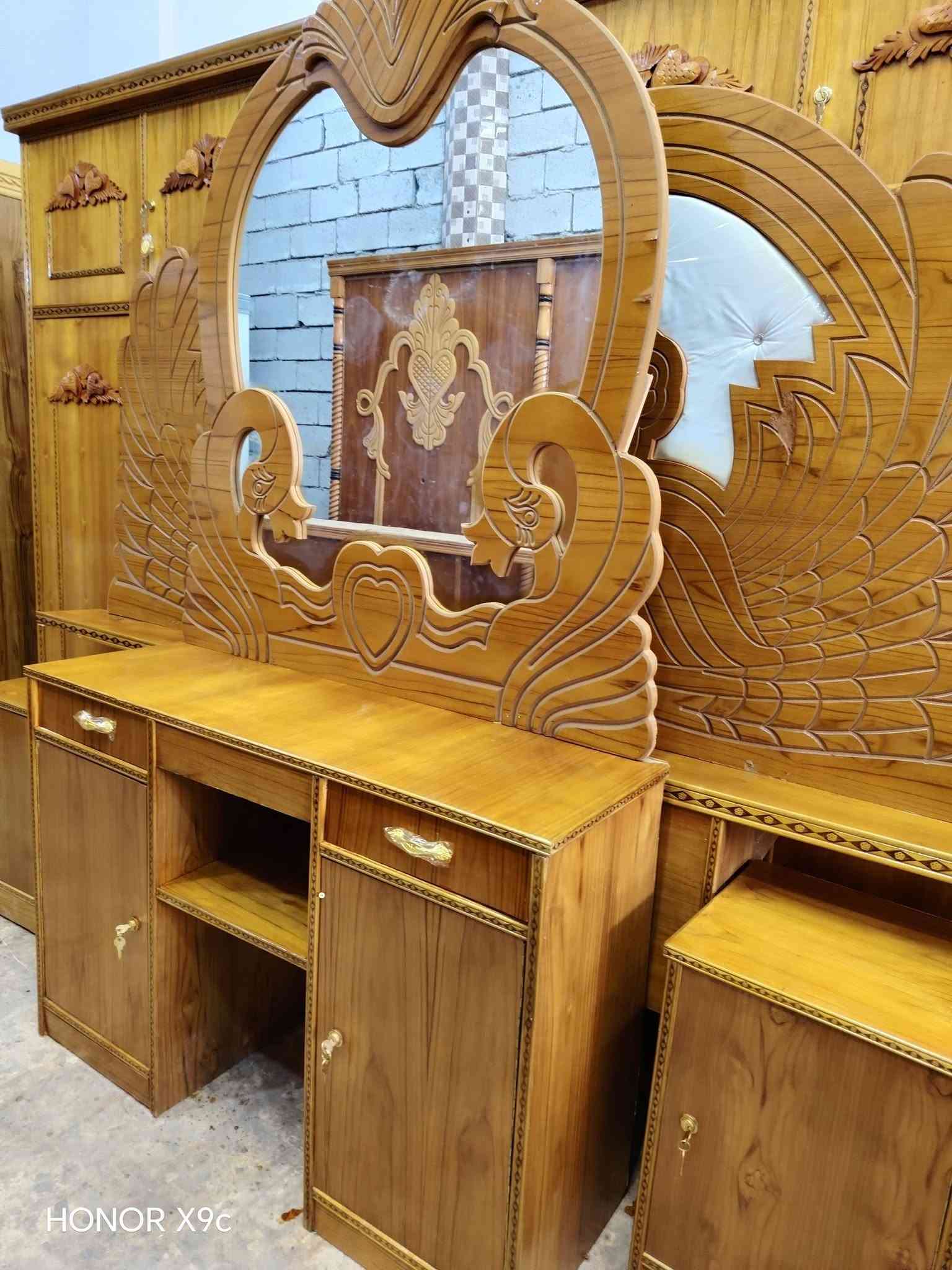 السلام عليكم غرفه كامله ام الخمس بيبان طابقين شغل درجه ثانيه سوقي الغرفه كامله وجاهزه جديده الغرفه ما مستعمله ابد اي نقص ما بيها كامله غرفه وجاهزه سعرها 650 شد والتوصيل مجاني داخل النجف  شراي يتصل ***********

نص مكتوب في الصور:
- HONOR X9c