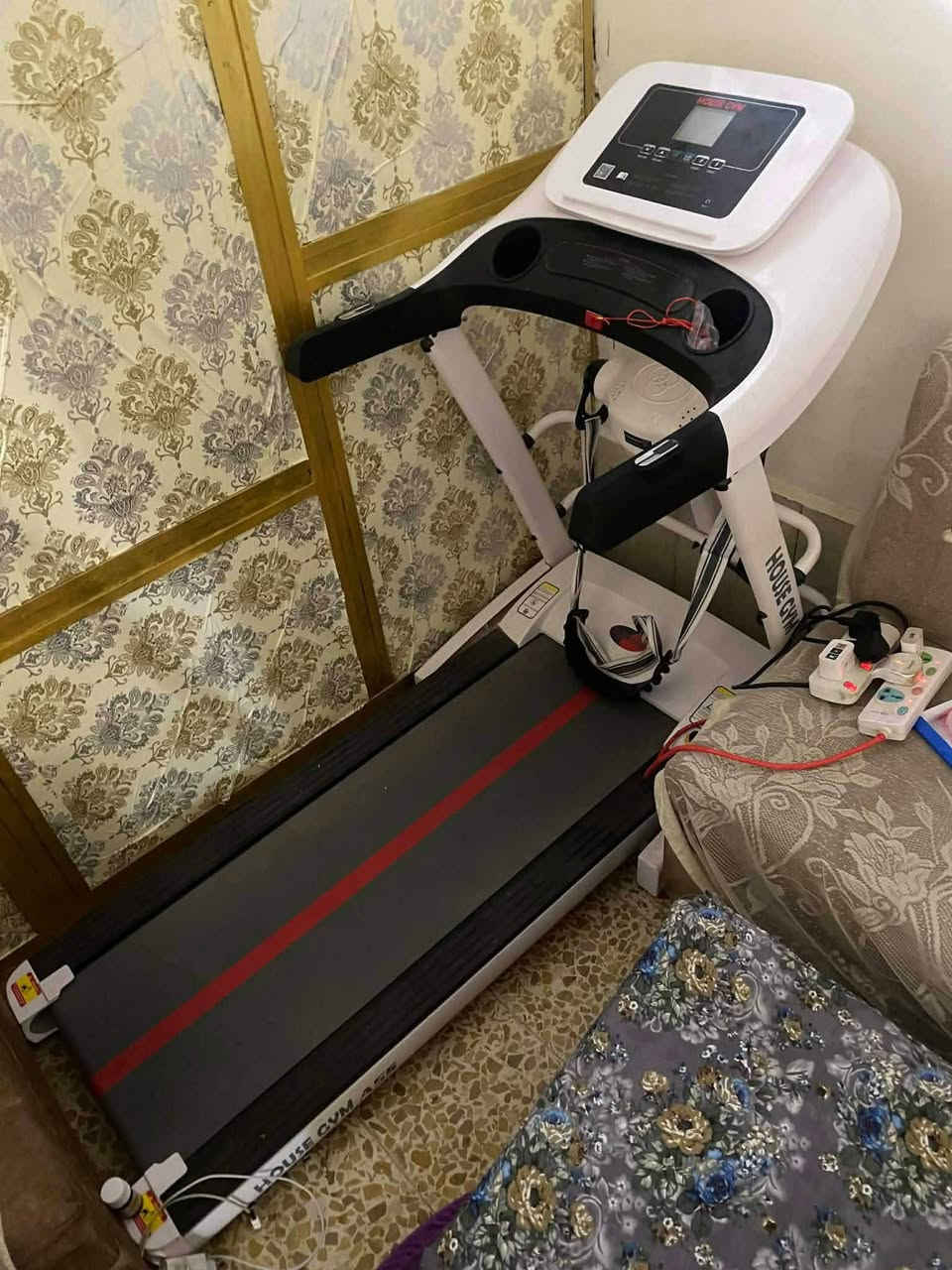 سلام عليكم
جهاز جري مستخدم قليل جداً 

مواصفاته  

- دبل ماطور

- تحمل وزن 150 كليو

- مع جهاز تكسير شحوم

- شاشة رقمية وقت

- السرعة

- مسافة

- دقات قلب 

قرص لف جذع

سماعات لربط الهاتف   عن طريق الاوكس والاستماع للموسيقى 

سعر 375
 للعلم الجهاز مستخدم استخدام قليل

مكاني ذي قار

يتوفر توصيل

للتواصل ***********
