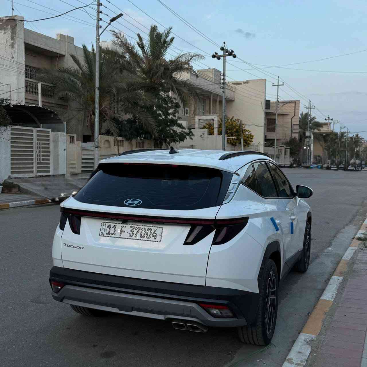 سيارة توسان ٢٠٢٥خليجي مكفولة كفالة عامة مكينة ٢٠٠٠ دوش 
سيارة ماشية ١٤ الف رقم بغداد 
١- كشنات امامية كهرباء 
٢- ترحيب بالمرايا (شفط)
٣- تشغيل عن بعد 
٤- بردات خلفية 
٥- تحكم ستيرن جهتين مع تحكم قيادة + تثبيت سرعة 
٦- كاميرا خلفية 
٧- حساسات امامية + حساسات خلفية 
٨- شادلها عازل حراري٥ جامات  + تظليل الجامة الخلفية
٩- قطعتين تبريد 
١٠ - جنطة كهرباء 
١١- شحن لاسلكي 
١٢- تشغيل بصمة دخول ذكي 
١٣- اوتو هولد + سايد بريك كهربائي
١٤- اربع أنظمة قيادة 
١٥- تحديد مسار 
السيارة تحت ضمان الشركة
هذا رقمي : *********** عمارة, ميسان
