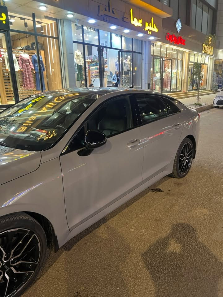 السلام عليكم
K5GT 24 2500T 
فول ام الخمس كامرات 
بدون رقم المنفيس باسمي 

***********
