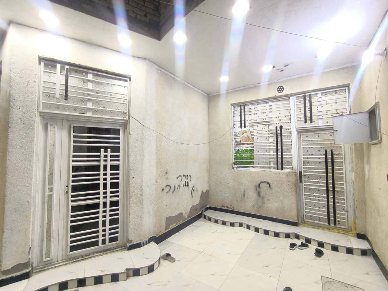 دار للبيع مساحة 200 متر، العنوان حجي حسن الثانية قرب الشط
طابق واحد
بناء حديث، كونكريت
الواجهة 10، النزال 20
زراعي سند 25
خدمات كاملة
السعر خاص أو الأتصال ع الرقم
***********
