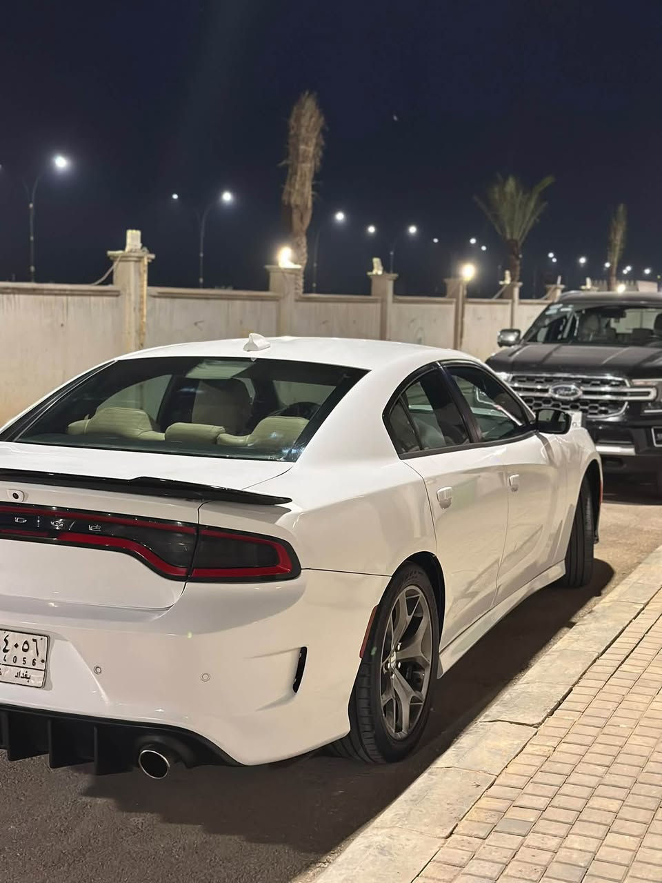 السلام عليكم 
الي ميعجبه المنشور ومتعجبه السياره مامجبور يعلق هاي اول شي 
جارجر sxt فول عده الفتحه عليها كت كامل srt 
موديل ٢٠١٥ بيها طابوكه جديده 
تبريد حديد ثلاجه 
داخل جديد 
السياره بيها صبغ قطع ابيع عام بدون لغود وشواصي 
ماكو اي لغد لو شاصي متأثر ومامصبوغه كلها بيها قطع اني ابيعك عام  
راعي السياره جيراني مكان السياره كربلاء 
التواصل *********** 
السعر المطلوب ١٤٠ وبيها مجال 
سياره كامله مكمله
