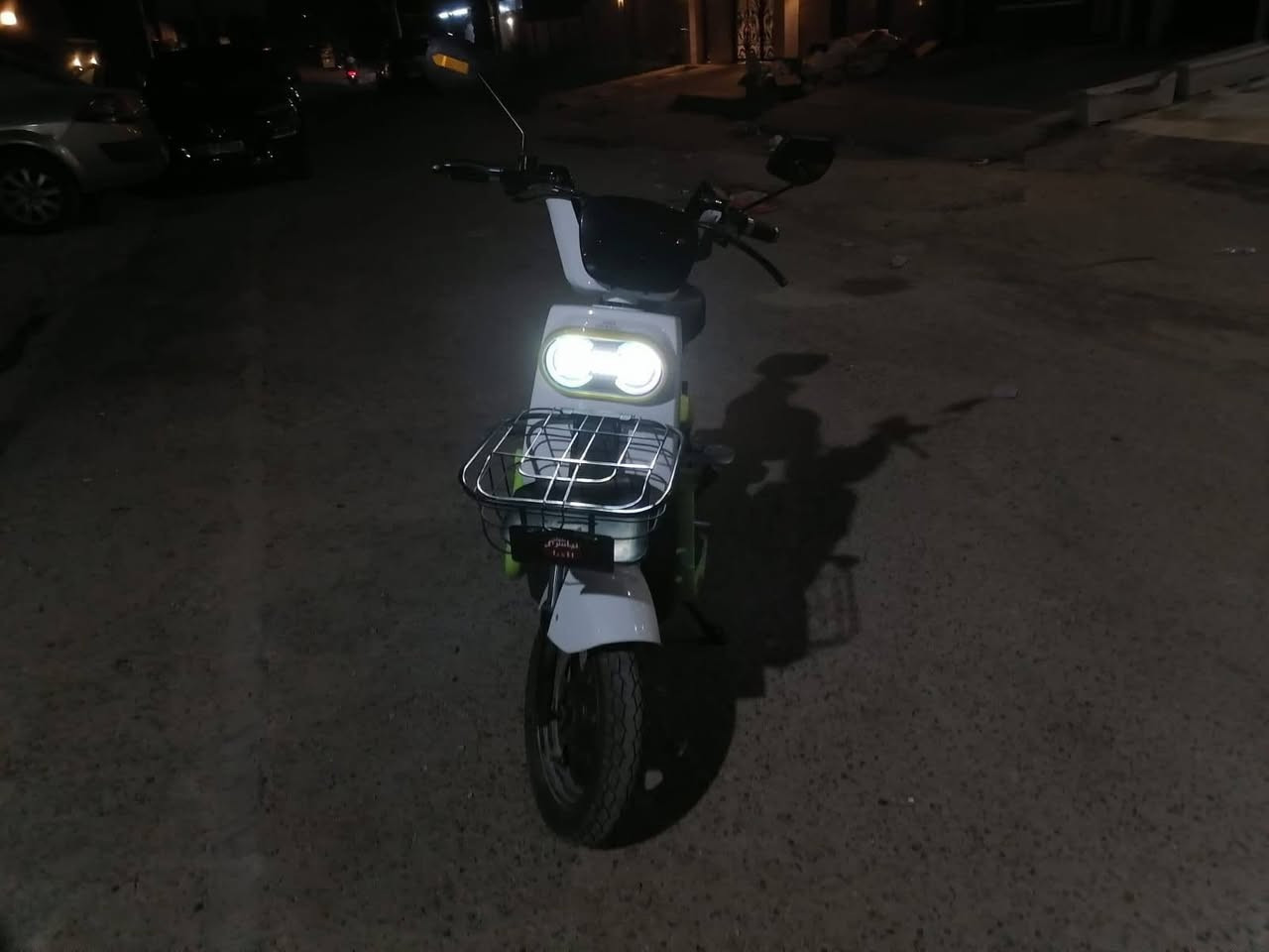 دراجه شحن للبيع
اشاير لايت بك لايت ٢بصمه ٢سويج و٢كارت وتعمل عن بعد مدرعه 
 شاشه /بلوتوث/ شحن/ مبايل ام بي ثري /سله
السرعه ٥٠ كيلو متر
تحتوي على ٥بطاريات حجم كبير
نظيفه
ماركه يولندو
بغداد اليرموك
السعر٣٥٠ وبيها مجال للشراي الاتصال على الرقم ***********

