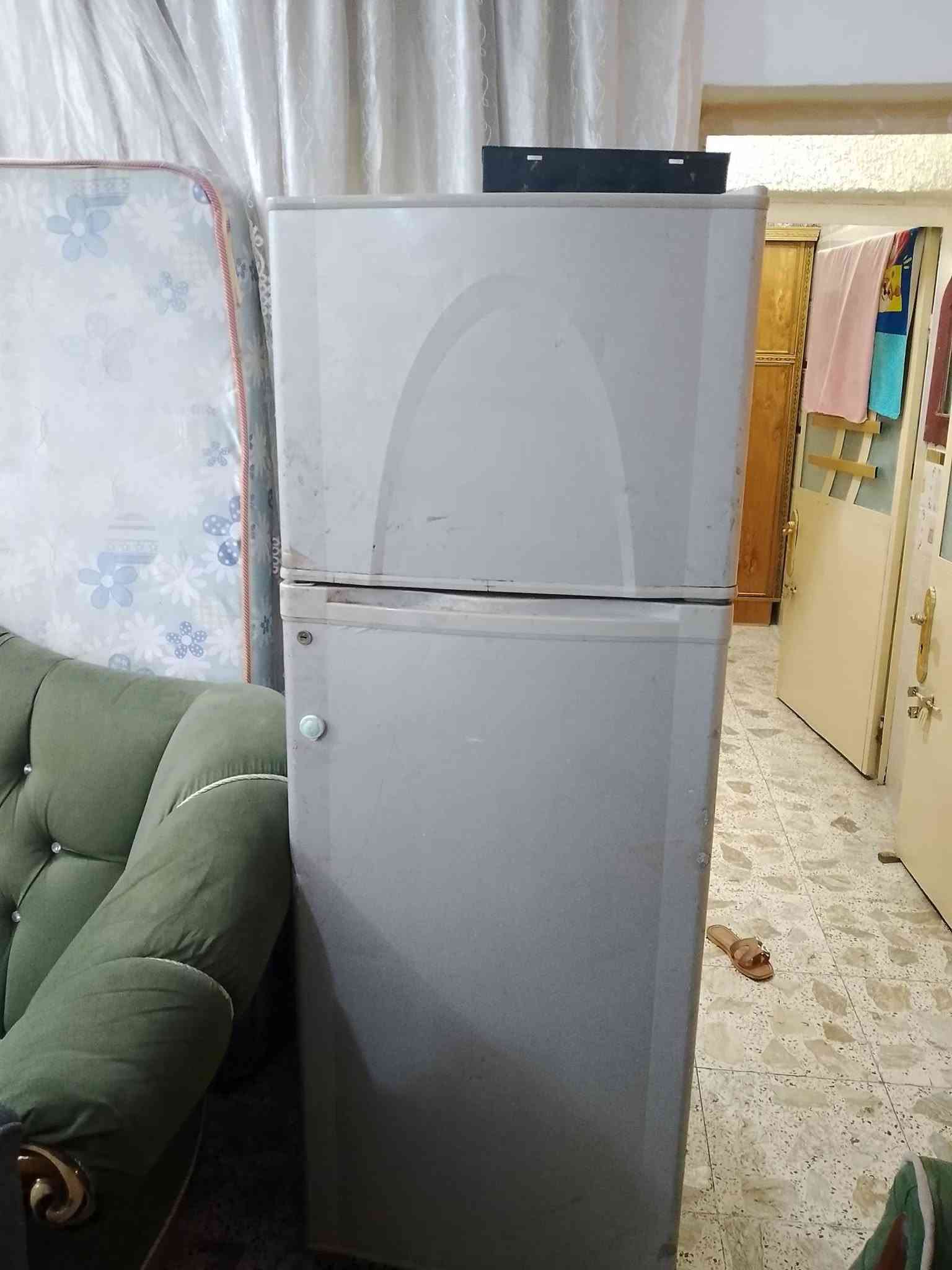 السلام عليكم
غراض للبيع كلمن وسعره اتصل وتدلل 
***********
