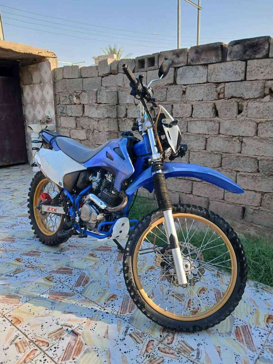 للبيع دراجه قفاز CRX حجم المكينه 300cc موديل 2023الدراجه نضيفه ولدراجه ممفتوحه الدراجه نقصهة بريك خلفي ودشلي مال سلف مسحوك يرادله تبديل رخيص هسه اني اشغلهة دفعه هيه تشتغل هندر بس مكينه جبيره الهندر يرجع عليه قوي بس دفعه اشغلهة بس تبديل دشلي الدراجه ترجع نكره تخبل شلعه سرعه فول خير من الله مبينه بالصور نضيفه وخير من الله  السعر 900 وبيهة مجال قليل حك الجيه المكان ديالى الاستفسار ***********
.
