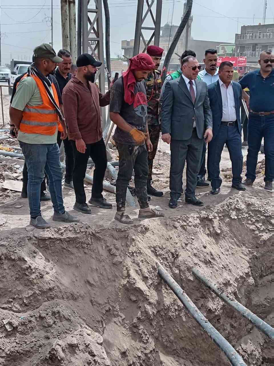 حفر الابار الرتوازيه وتجفيف المنهولات وتعبيرات الشارع جميع محافظات العراق دقه بلعمل ونجاز بسرعه الاستفسار ***********/ ***********
