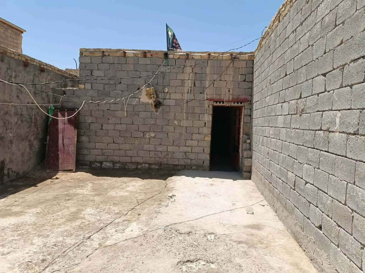 بيت للبيع المساحه 130 متر السعر 13مليون يرهم اقصاد  وبيه مجال للشراي يدلل موقع البيت حي الزهراء على شارع الشريفات مراجعة دلالية ابو ياسر ***********
