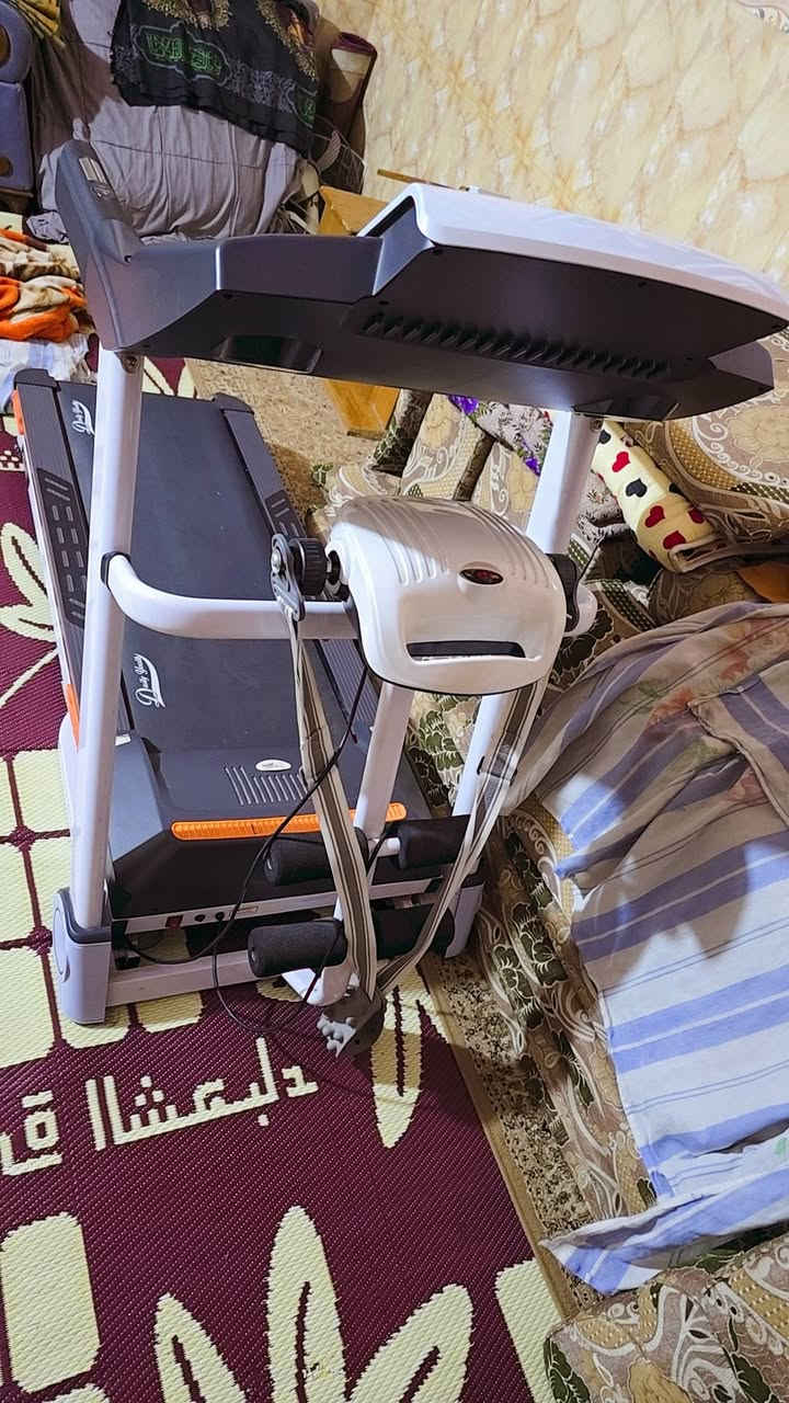 جهاز جري شركه ماركه (Daily Youth) المعروفه ونضافه شوفت عينك ستعمال شهر واحد فقط نضافه ١٠٠% صار عليه ب٩٥٠ قيم بليرضي الله وبلعافيه عليك ***********
