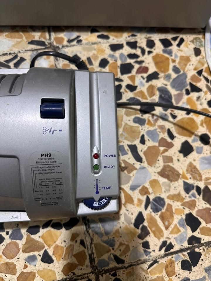 كابسات هويات • مكبس A4 • نظيف ٩٩٪