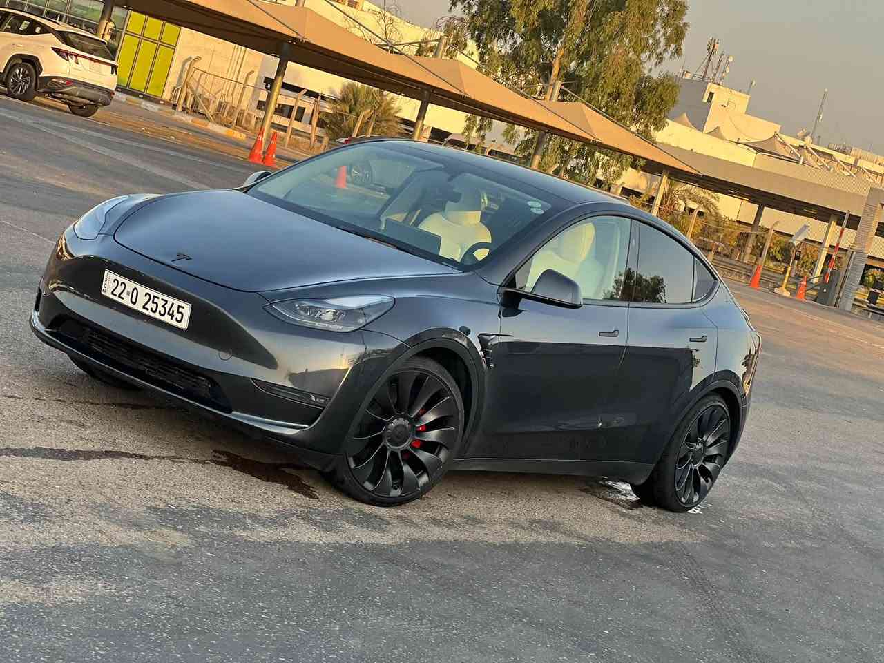Tesla Model Y 2024
📍السياره حلوه وجديده واحله من الصور وترقيم جديد 

PEFORMUS تسلا موديل Y 2024

السعر210 وبيها مجال

الموديل  2024

  

المسافة المقطوعة10km

مرقم أربيل بسمي تحويل ثاني يوم

‎

                         👇🏻👇🏻👇🏻الاضافات  👇🏻👇🏻👇🏻

                                  

‎• تقطع بالشحنة550 كيلو

‎• سقف بانوراما زجاج

‎• شاشة كبيرة حجم 15 بوصة

‎• كاميرا خلفية

‎• حساسات خلفية

‎• كاميرا امامية

‎• حساسات اماميه

‎• كاميرا جانبيه 

‎• كراسي كهرباء 

‎• كراسي مدفية

‎• غرفة جلد مميزة لون ابيض    

‎• رادار امامي

‎• رادار خلفي

‎• رادار جانبي

‎• مانع تصادم

‎• محدد مسرب

‎• كاميرات عدد 8 

‎• حساسات جانبيه

ويل قياس20 

‎• مثبت سرعة

‎• كاميرات محيطيه 360° 

‎• تحكم بالسياره عن طريق الشاشة

‎• نظام قيادة آلية Auto Pilot

‎• عداد ديجيتال

‎• تشغيل تلقائي

‎• نظام قيادة ذاتية Full Self drive

‎• نظام (RCTA) للتنبيه عند الرجوع للخلف

‎• نظام (RSA) لكشف لافتات السرعه للطريق

‎• نظام (PSC) الرادار الذكي لمنع الاصطدام 

‎• نظام (LTA) لتحديد المسار على الطريق

‎• تشغيل عن بعد

‎• الدخول الذكي

‎• نظام ترفيهي كامل متكامل يحتوي على ( YouTube / 

WhatsApp / Tik Tok / Netflix)

🚗 مكاني بغداد الكرخ للاستفسار***********
