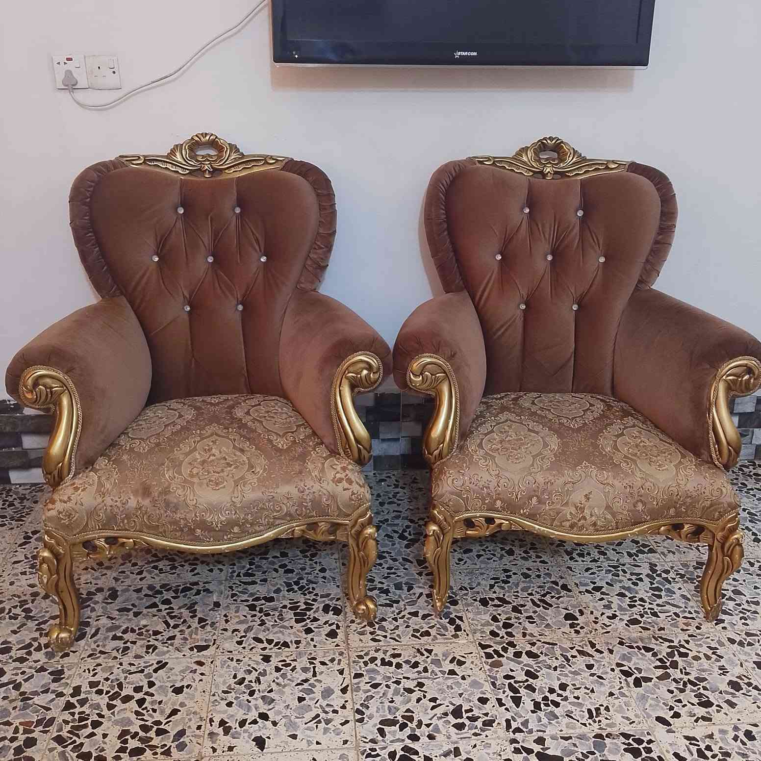 تخم خشب زان مصري نظافته ميه بل ميه 10مقاعد 4كراسي وثنين قنفات السعر600وبي مجال للاستفسار واتساب
***********

