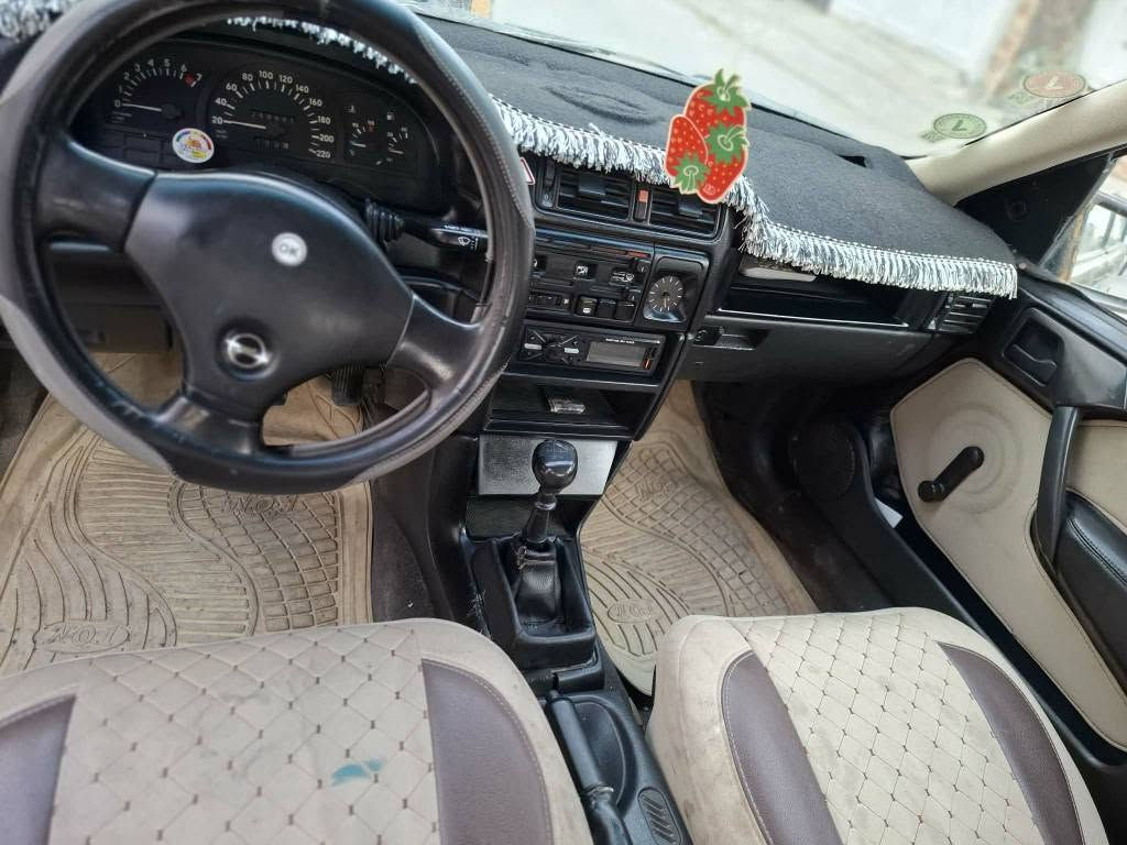 Opel  nemuni jwani model 1991 aram palastek Bashart
Makena 20 e awrupe qabax rash tabred sard u garm  peshi mazbut Bo 250 masraf magare  Har taqayk u 2 gala bashkena daway 25 gala akm agar mashtare net sarm mayashena  malakm nmunaya (***********) السليمانية, العراق
