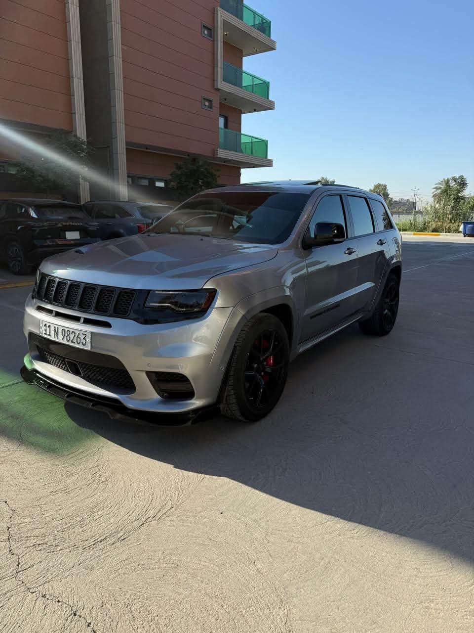 جيب SRT 2021 للبيع او مراوس حسب القناعه
جيب كراند شيروكي SRT اصل 
الموديل : 2021 
المحرك : V8 / 6400 
الكير : أوتوماتيك
الحالة سياره بدون ايرباك
الـــــمـــواصــفـــــات 
فول مواصفات خنك لل اخير 1/1 لل اخير
من رادار الامامي وخلفي وجوانب .. الخ 
رادار امامي مع مانع تصادم . 
رادار خلفي نظام بريك اوتماتيكي ( Auto Break System )
نظام الاسطفاف الالي (اوتوپارك) 
نظام تحذير الخروج عن المسار 
دفع رباعي 4x4 . 
فرش المقاعد من الجلد والشاموا 
دشبول جلد  . 
صفي المقاعد الأمامية كهربائية 
ذاكرة لحفظ وضعيات الجلوس ( كرسي السائق ميموري) 
صفي المقاعد الأمامية مع تبريد وتدفئة . 
صف المقاعد الخلفية مع تدفئة .
انظمة القيادة على حلبات السباق  (رياضي) 
نقطة عمياء  ( رادار جانبي) 
ويل SRT  اكبر حجم قياس 20 انج
مقود  (ستيرن) السائق كهربائي 
تدفئة ستيرن 
سقف بانوراما
شاشه كبيرة 
مصابيح امامية زنون 
المصابيح الأمامية مع LED لايت 
مصابيح خلفيه (بك لايت)  لد
كشافات ضباب بروجكتر زنون 
تشغيل عن بعد
صندوق كهربائي 
حساسات أمامية اصليه تظهر في الدشبول
حساسات خلفية اصليه تظهر في الدشبول
كاميرا خلفية اصليه دواره
بخاخ ماء لتنظيف المصابيح الامامية (زراك لايت)
مرايا متحسسه للضوء العالي
بلوتوث تلفون 
محدد سرعة  ( كروز سرعه )
ايرباكات عدد 12 
نظام صعود مرتفعات
نظام تزحلق 
نظام معرفة ضغط الاطارات
نظام اقتصاد بالوقود eco
نظام مكابح  EBD 
عداد 300 سرعه مفتوح  
اخوان السوك كل شي بيه ميعجبك السعر اعبر المنشور وادعيلنا بالرزق سياره متعوب عليها وناصبه الاخير متتقارن ب تعبانات والي بيهن نواقص من ناحية نضافه والصرف والنصبه
رقم بغداد الجديد  تحويل ثاني يوم 
الموقع :بغداد
 اتصال رقم تليفون : ***********

