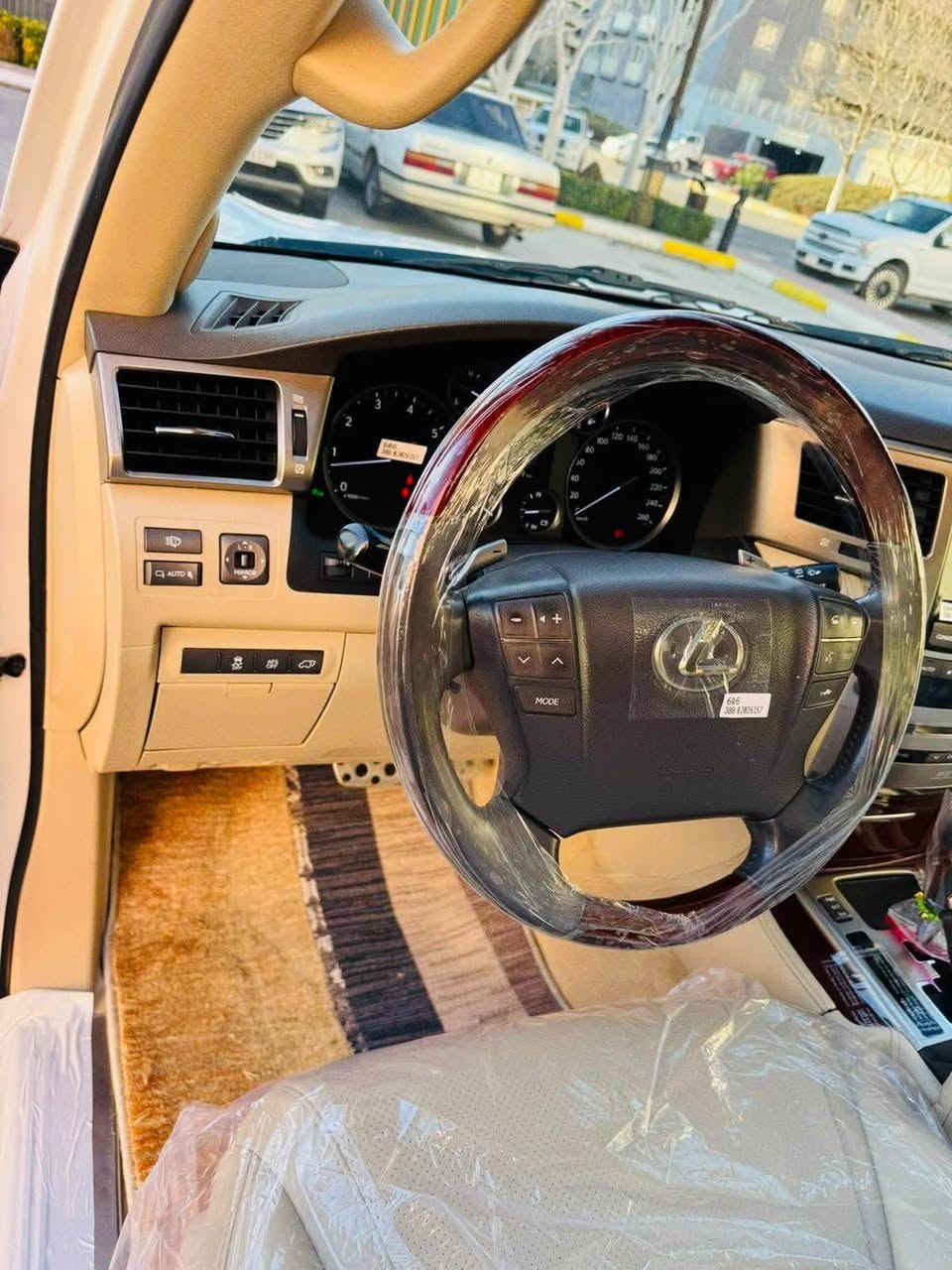 السلام عليكم 

لكزز بريم اصل 
LEXUS LX570 S SPORT+
الموديل :2012
ا
_____________اب اسمي اسليمانيه 
بصمه
سلايت روف 
جكات
كراسي كهرباء 
كراسي تدفى وتبريد 
كراسي الخلفيه كهرباء + تبريد
استيرين كهرباء 

شاشات 
AUTO START
OFF
 تحكم (جهتين امامي+جهتين خلفي)
فور ويل
اشارة بالمري
مري كهرباء(شفط)
#نقطة_عمياء
لايت عدسة زنون(عالي+ناصي)  مكان ميسان 
لد أمامي خلفي
االسعر 330

‭***********

