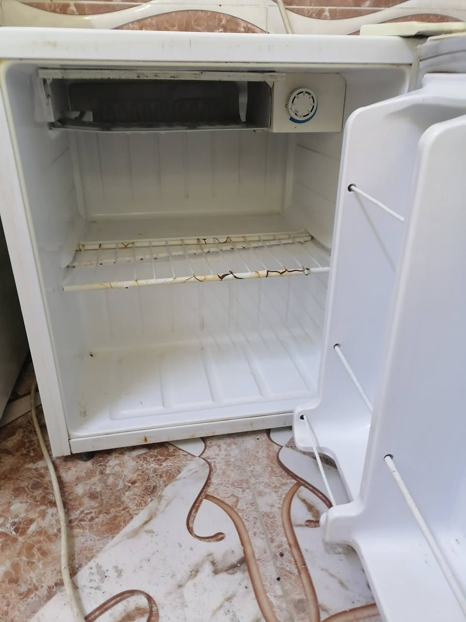 ثلاجة صغيرة اللبيع شغل سعرا ٥٠ بي مجال كركوك حي العروبه يم ملعب خومسي او وكف قديم حجم ٤ قدم مابي اي عيب شغال بل شرط يومين ضمان
***********
***********
