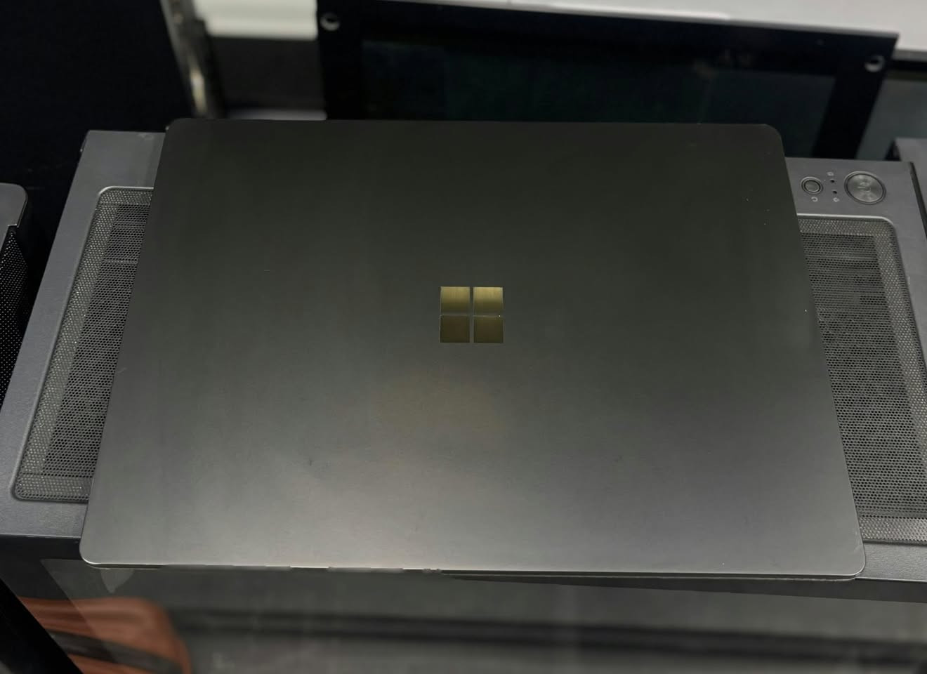 Surface • كور i7 • شاشة لمس 13.6 3K