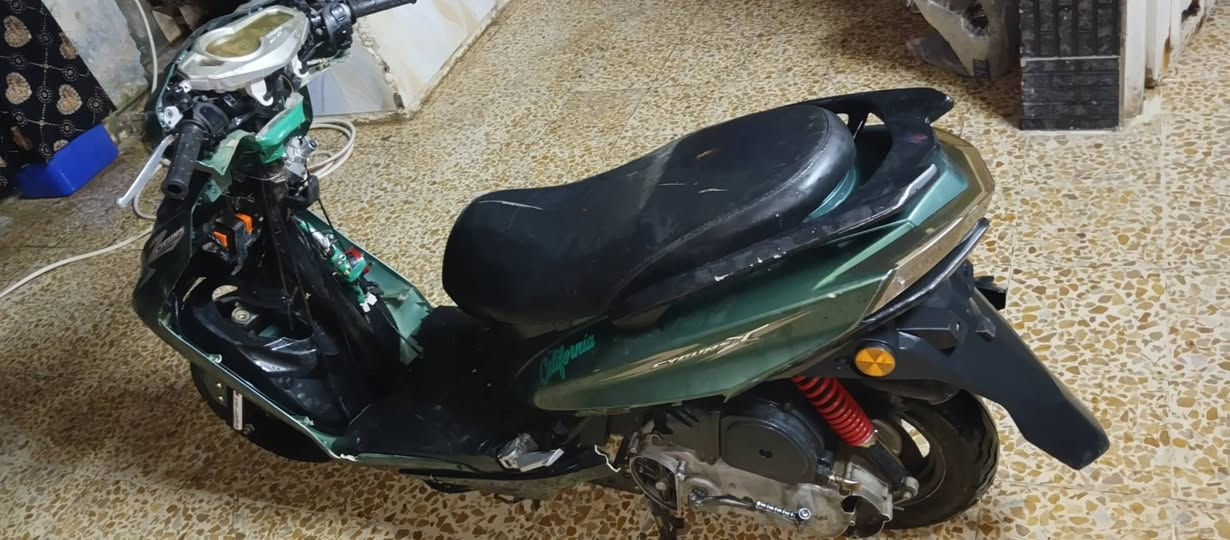 نوع الماطور: سكنس 140 (الماطور شغال كامل بس يردلو ت ومحرك فول الفول، مكينة 150 سي سي).نضيف الكابريته كهربائيات وشغاله كلها اسعر ١٨٠ وبي مجال *********** /*********** بهن وتساب
