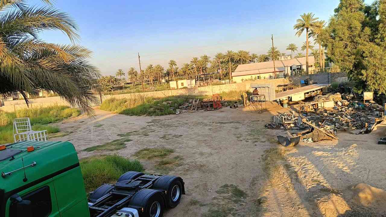 السلام عليكم
            «ارض للبيع» 
المساحة 2 دونم طابو صرف بستان، 
المكان بغداد ابو غريب مدخل زوينات، 
تبعد عن الشارع كيلو متر 1،
للاستفسار اكثر /*********** // ***********.
