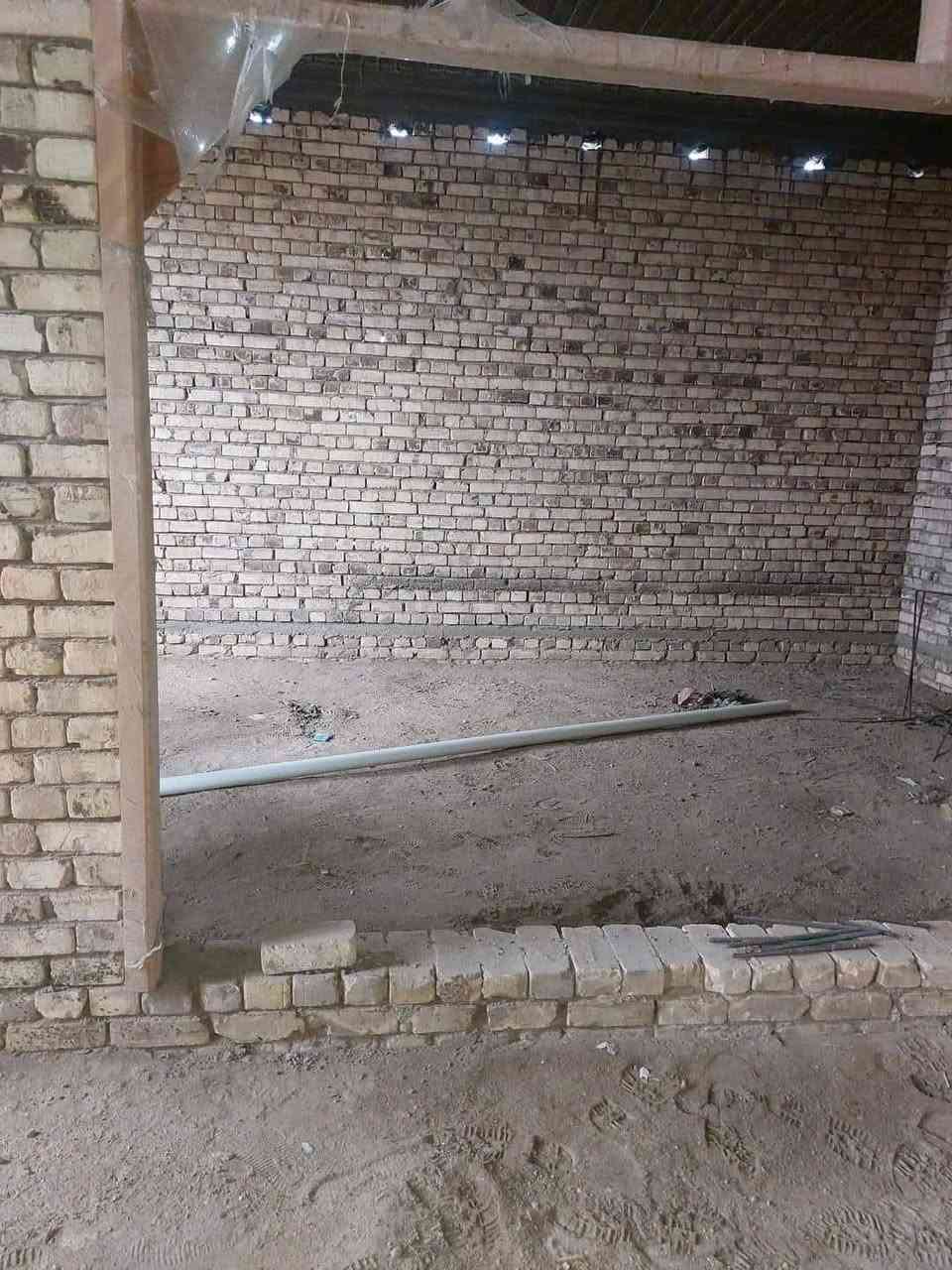 🏠 للبيع هيكل دار — طابو صرف

📍 الموقع: خلف تقية الطيارين
📐 المساحة: 180 م²
🏡 ركن على شارعين
✨ بناء حديث

🔹 الطابق الأرضي:
• صالة
• مطبخ
• استقبال
• كراج
• حمامات داخلية وخارجية
• غرفتين نوم
(بيت بي فضله) 

🔹 الطابق الثاني:
• غرفتين نوم
• صالة
• سطحين
• حمامين سويت داخل الغرف

📄 طابو صرف

📞 للاستفسار والاتصال:
***********
