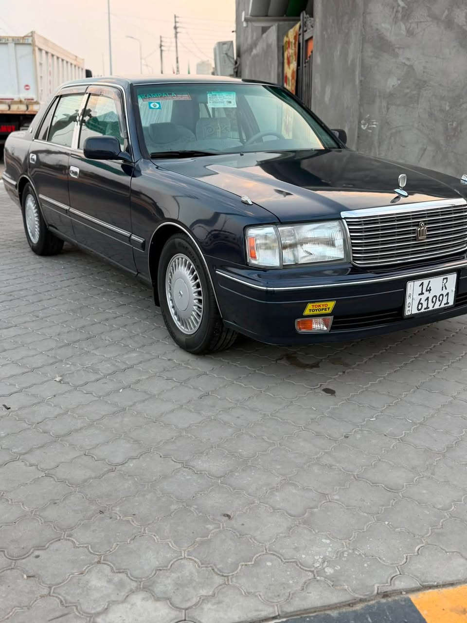 السلام عليكم راس ثور تكم الون نيلي مديل 1999 اصل رقم بصره انكليزي فول فول للاخير 5 دكم شاصي 155 كفاله من الكصه ونقل جثه والعيب شرعي كير مكينه بلكارتون حداديه طوبه تبريد ثلج سياره مال جناي جاهزه من كلشي اي نقص مابيها سنويه مجدد ال 2031 عنوان البصره السعر 93 
***********
