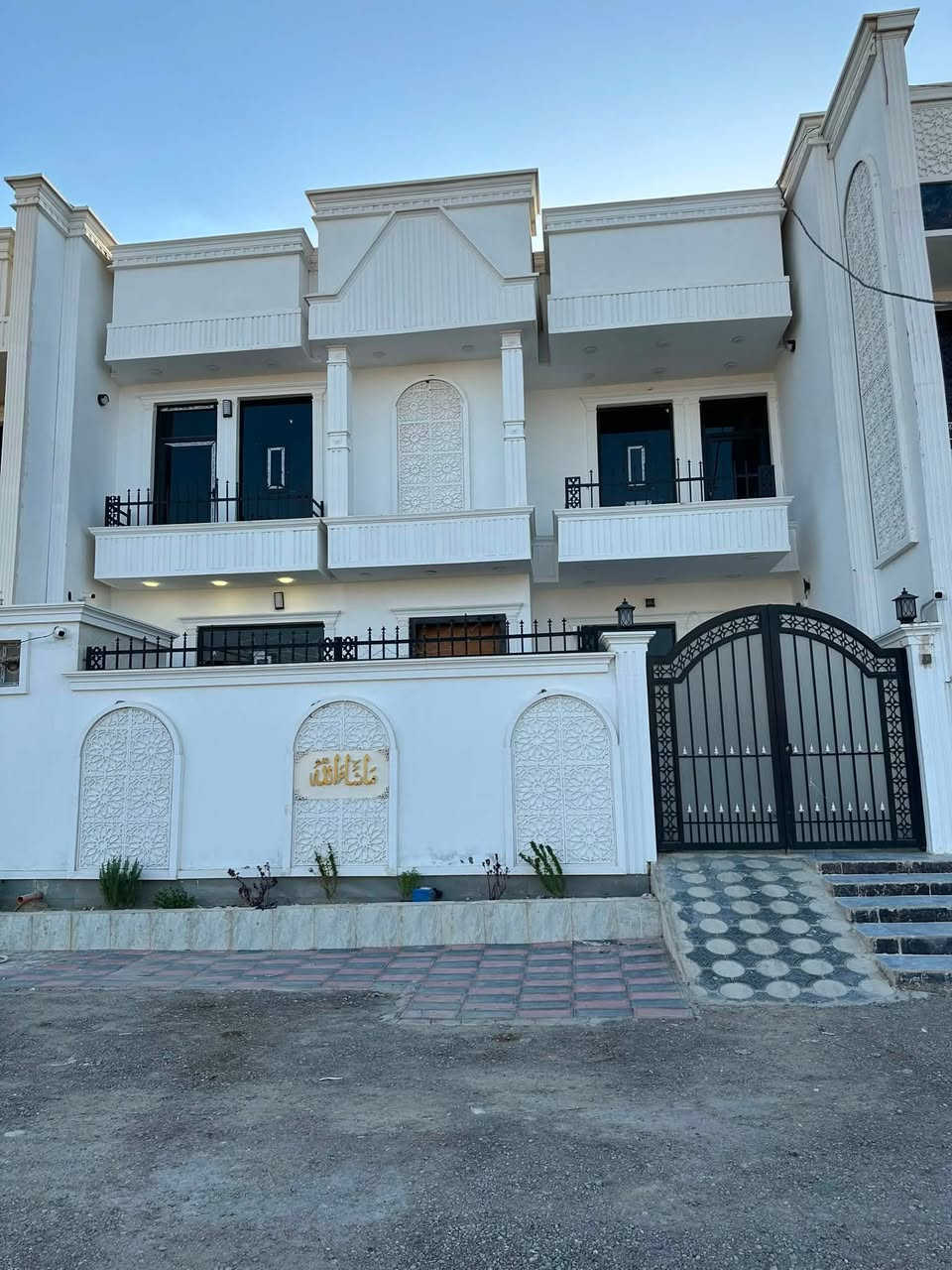 ((بسم الله الرحمن الرحيم))
🏡          🏚 

#بيت_للبيع         

🔴في الجغيفي ثانيه

🔴 كاع بيت نايل 

✅المساحة 220
 
مكون من 5غرف نوم
 صالات2
ومطبخ 
واستقبال 
حمام عدد2
مناور عدد 2

 🛣 الشارع 🛣🛤 : 10

🗒📑⚖️ نوع الملك : طابو زراعي صرف علمن عند الشراء تدخل مباشرتا بل سند المشترك الطابو لصرف الازراعي

💸💰 السعر  💰💸: 200🔴 وبي مجال

للاستفسار : مراجعة 
🥇 مكتب الدليمي 🥇
🩸📍العنوان الجغيفي _نهايت سياج المقبرة على السايد الايمن.                         
                                     
            📱📲  للاتصال :  ميثم*********** 📞☎️

#عقارات_الفلوجة #عقار_للبيع #عقارات_الانبار #عقارات_العراق  #العقار #عقار
#العقار_للبيع #للبيع #بيع #بيت #بيوت #قطعة #قطع
#ارض
