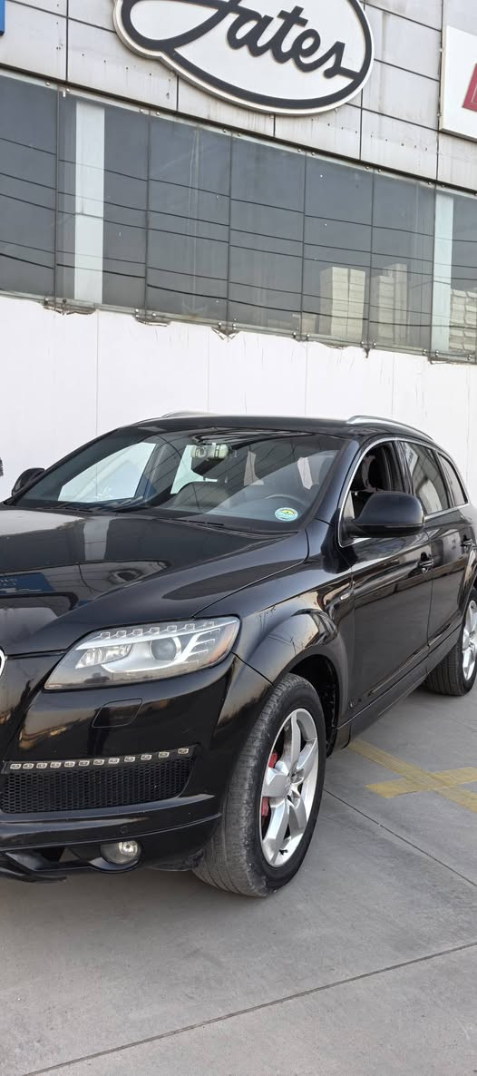 للاتصال***********
***********
 Audi q7 2011 sline quattro v6 super charge
 سعر فقط ٨٥$  و عليها غرامة9 اوراق عل مشترى
بدون حادث كفالة عامة
سنوية باسمى تريد تحويل او وكالة نفس اليوم
تبريد ثلج ثلاث قطع
كيرو محرك بشرط ١٠ فيتر
حدادية مئة بل مئة
سيارة فوول فوول ماعدا بانوراما
