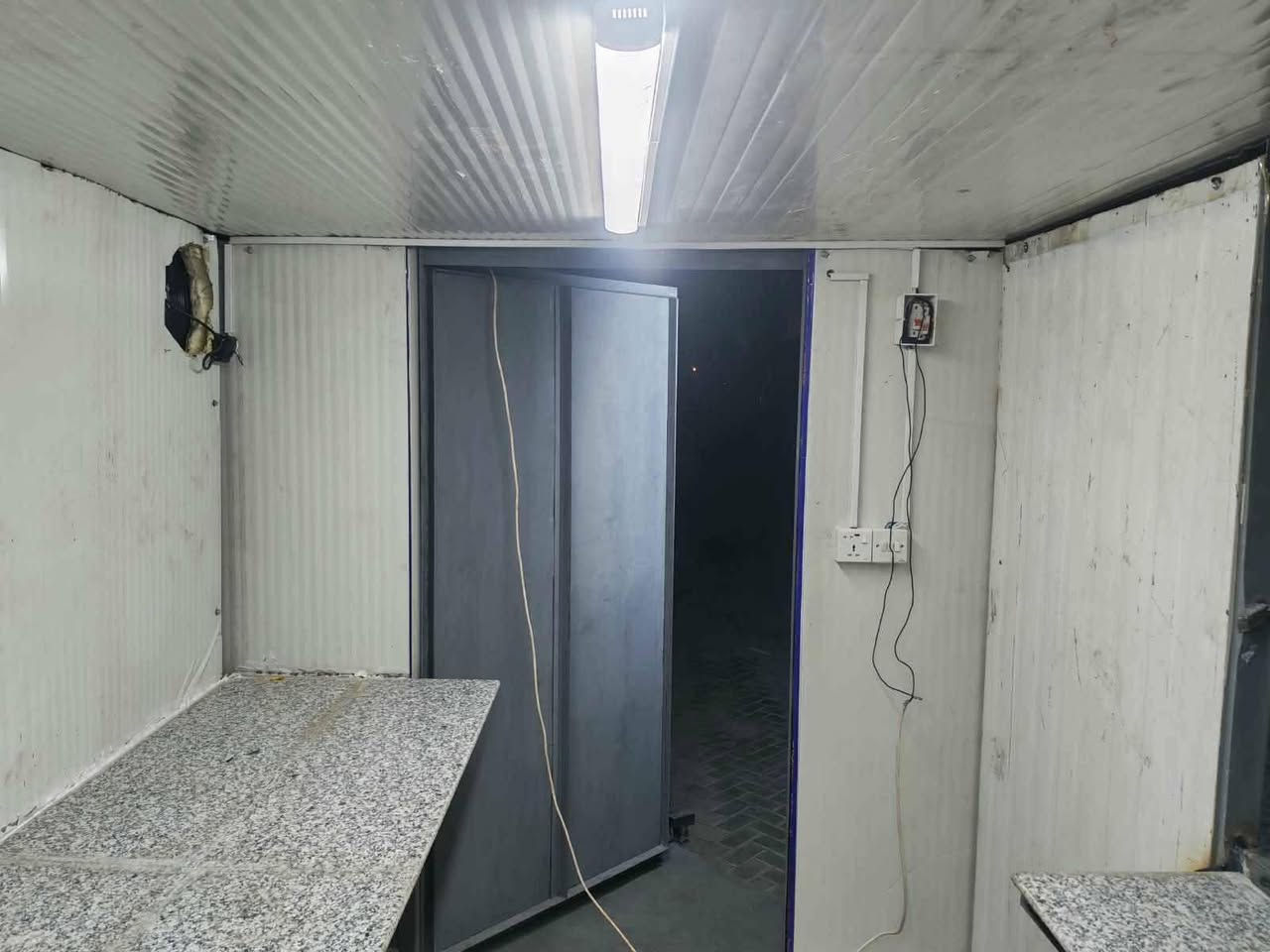 مطعم متنقل تفصال جديد كامل كهربائيات وبلاجكتورات وزوج ساحبات الميز كرانيت للاستفسار*********** مكاني بغداد مدينة الصدر بغداد, العراق
