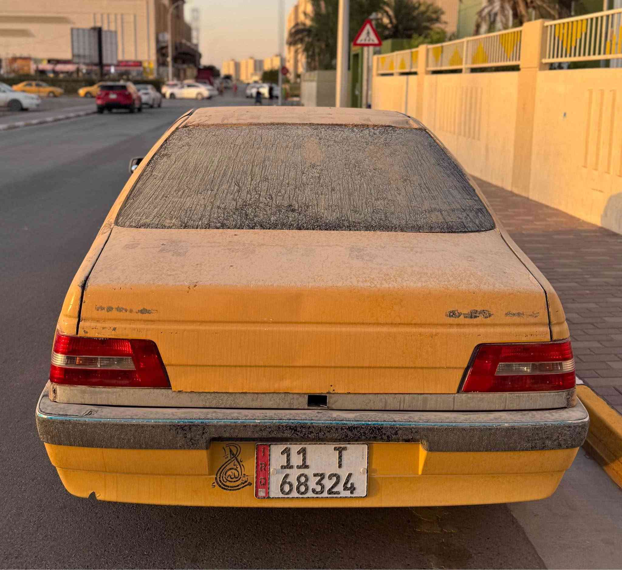 السلام عليكم…
للبيع بيجو glx 405 موديل 2012 سياره جاهزه من كير ومكينه تخم تاير جديد باتري داينمو كلج كله جديد كامله من التعمير باقي بس صبغ بسمي رقم بغداد انكليزي مصفره هيئه وغرامات رايده ب25 وبيه مجال للشراي تواصل 
*********** بغداد, العراق
